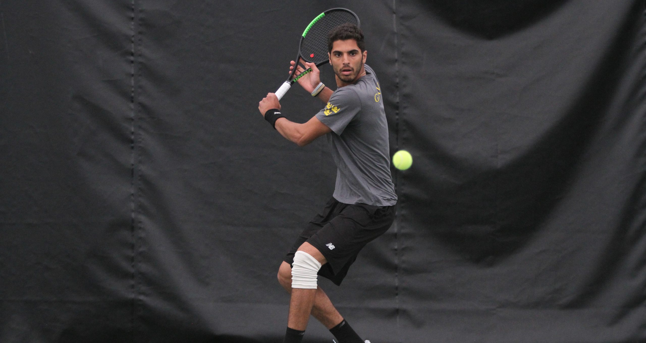 Men’s Tennis Blanks Grinnell 5-0 To Open NCAA Championships