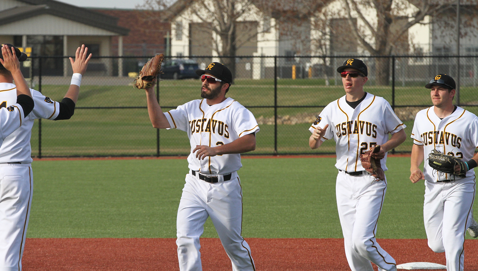 Baseball Concludes Regular Season At St. Thomas And Augsburg