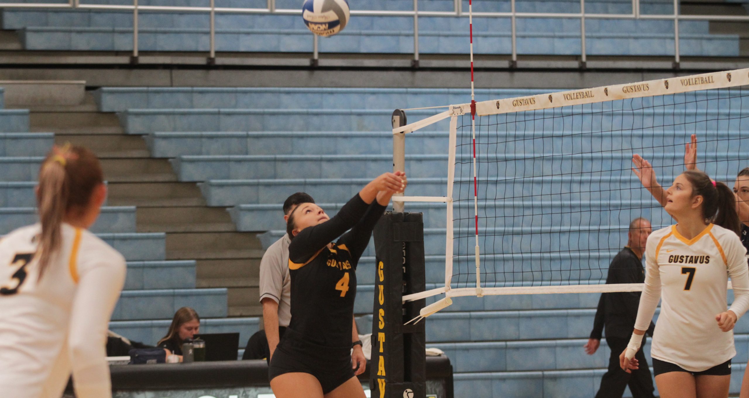 Volleyball Blanks St. Kate’s, Luethmers Eclipses 2,000 Career Digs