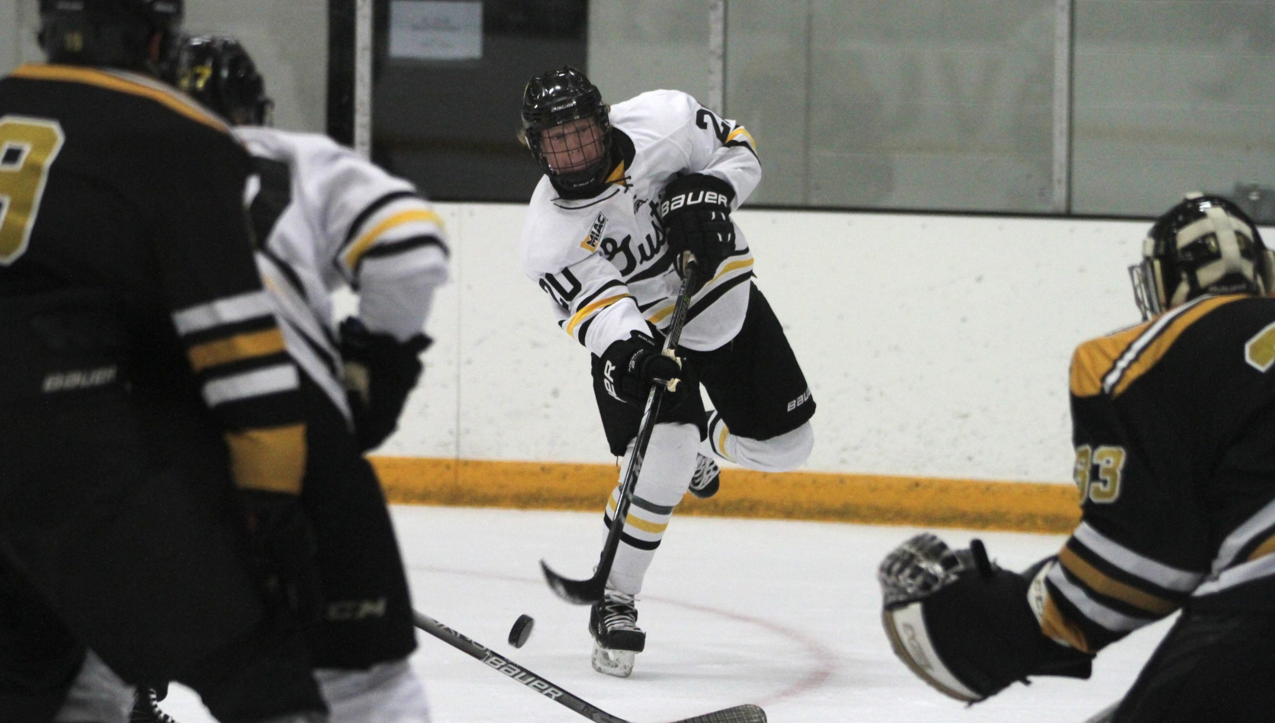 Men’s Hockey Falls 4-1 at UW-Stout