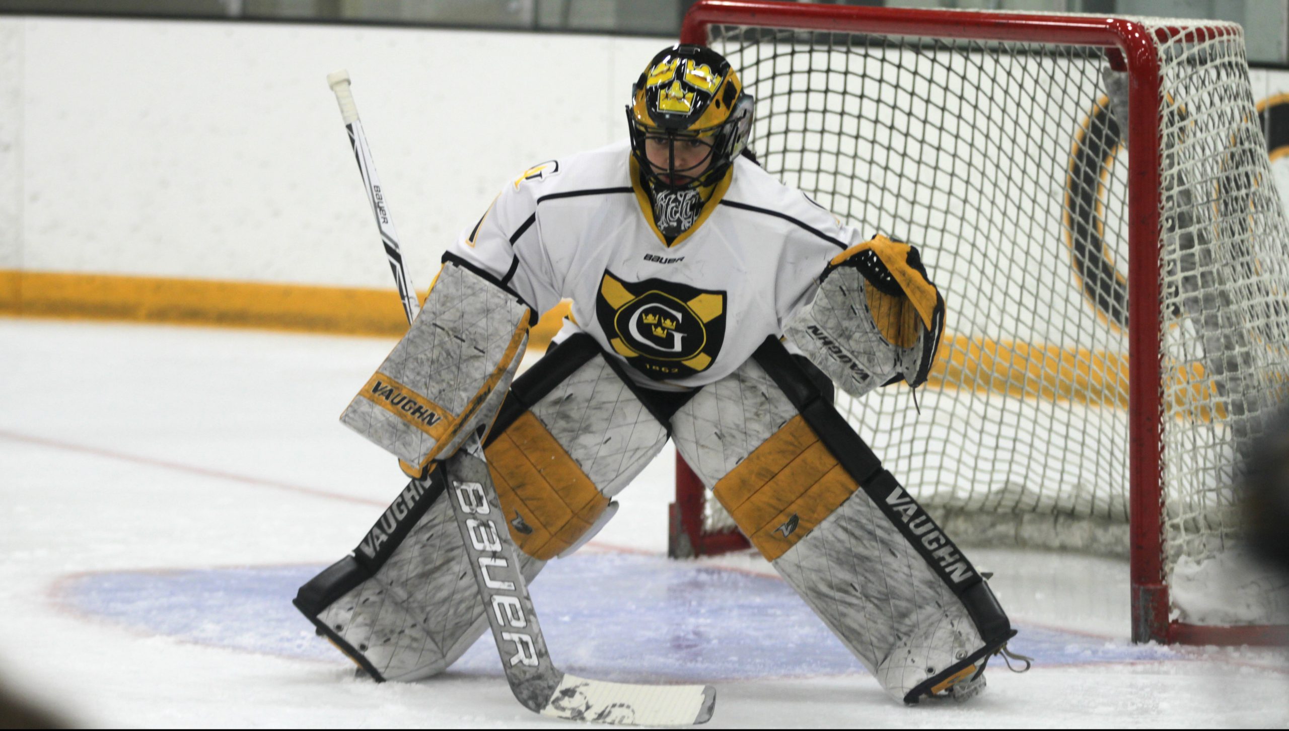 DiNella Becomes All-Time Saves Leader, Women’s Hockey Falls to No. 4 Hamline in Overtime