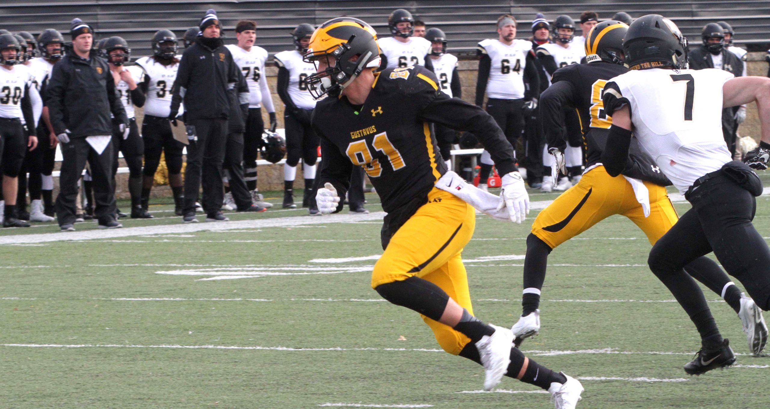 Football Finishes Season With 29-20 Win at St. Olaf