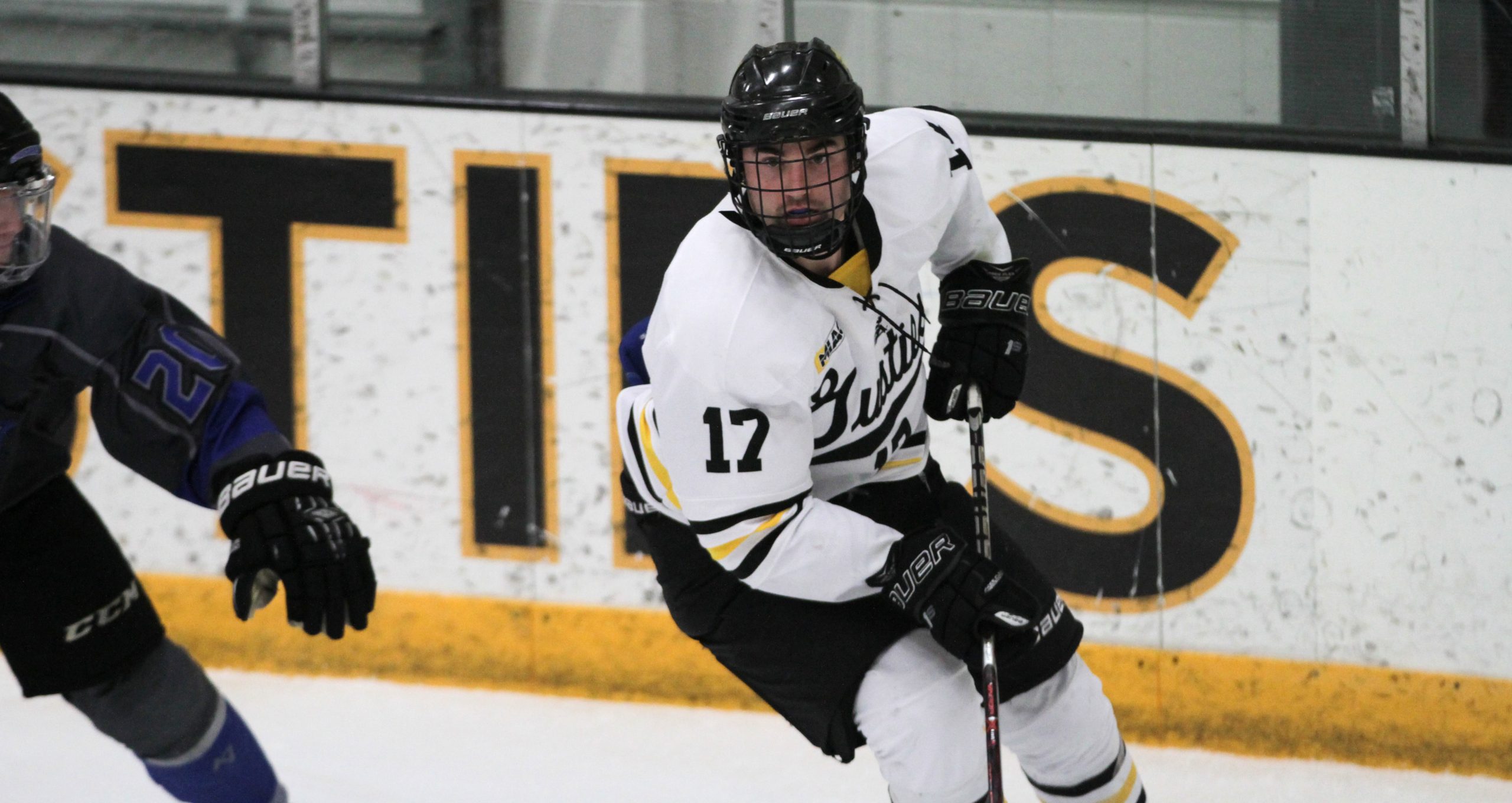 Men’s Hockey Settles for Series Split With Aurora