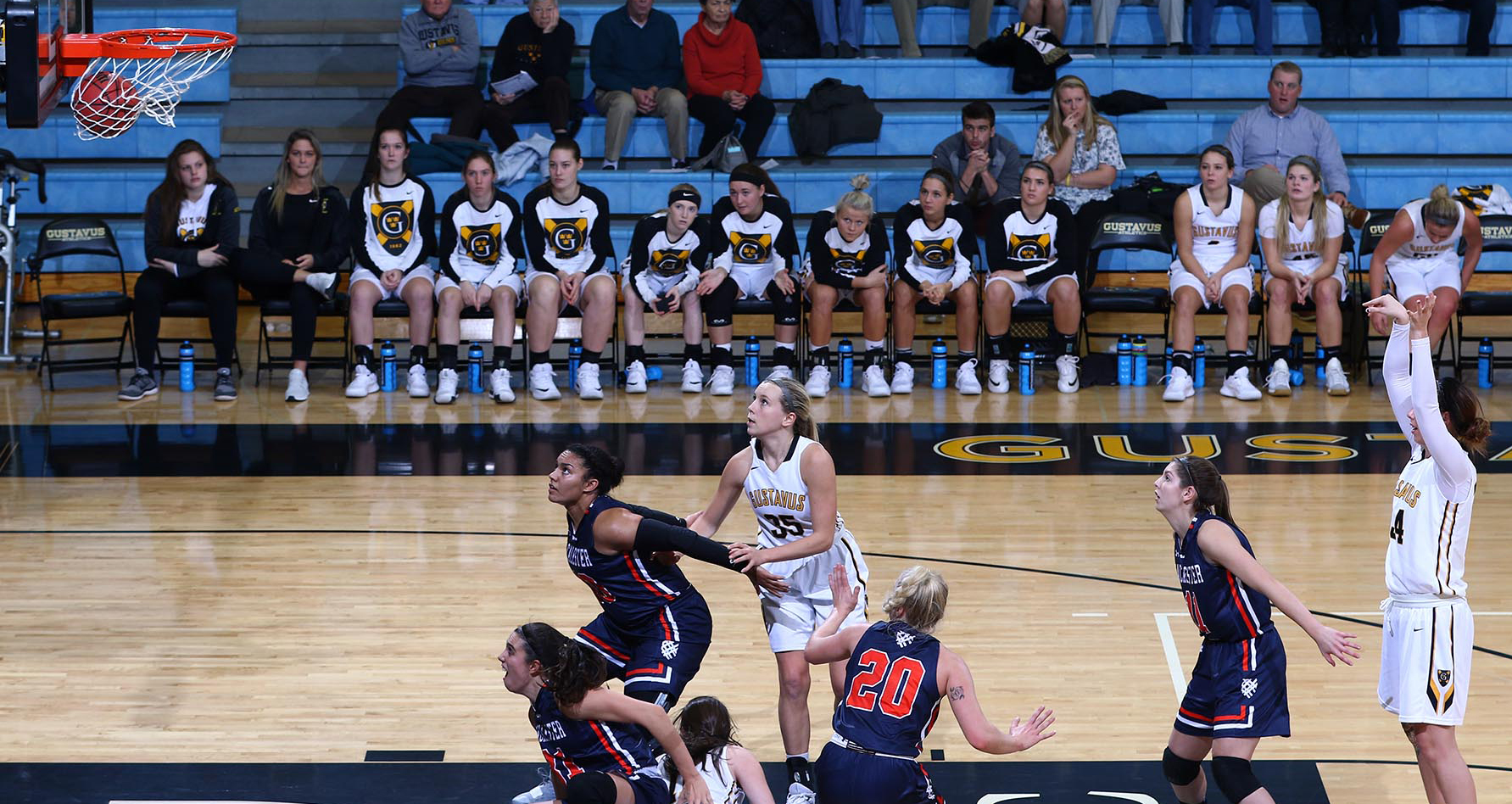 Women’s Basketball Notches MIAC Victory Over Macalester