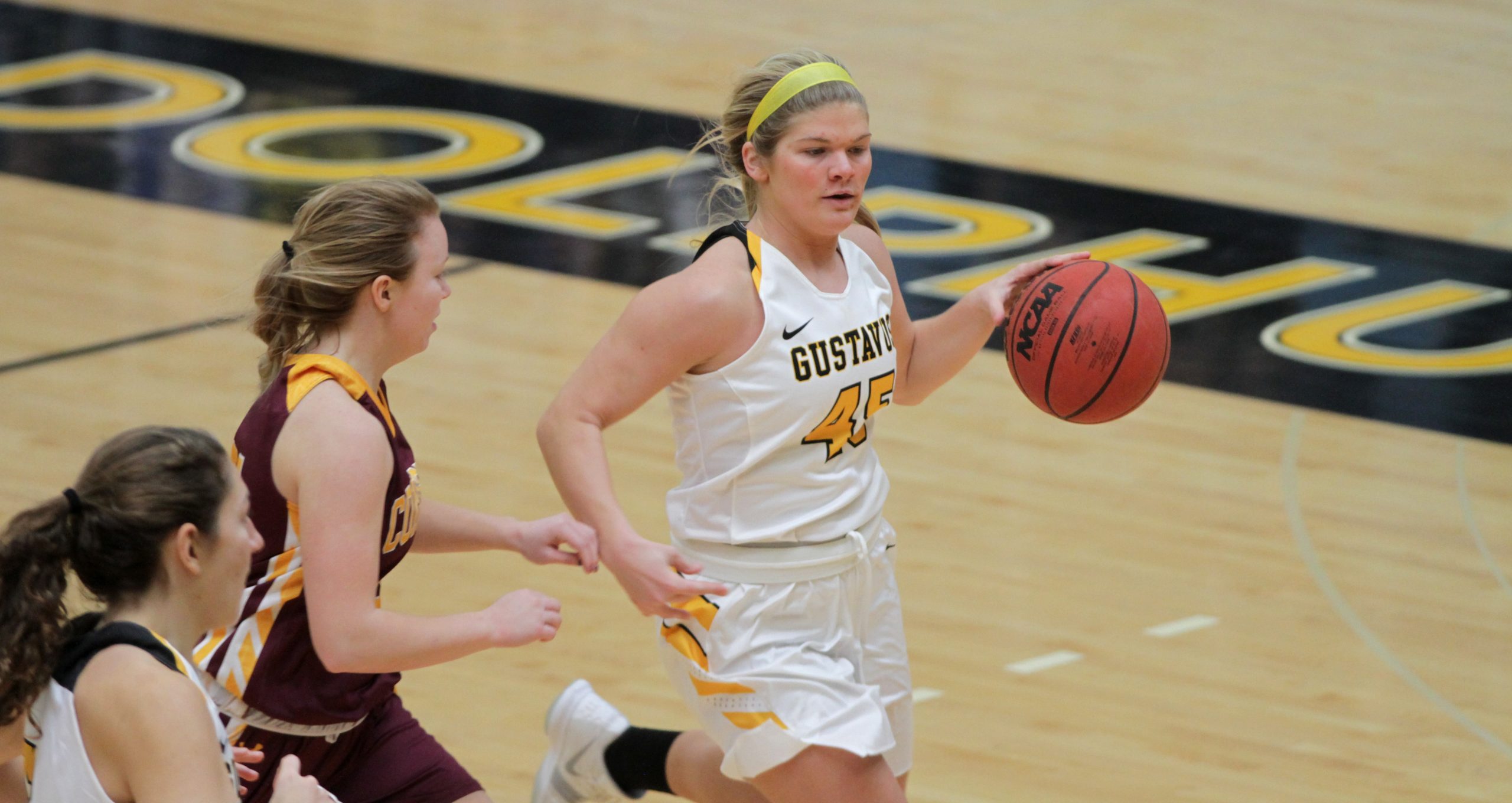 Defense Shines on the Road, Women’s Basketball Beats Hamline 56-38