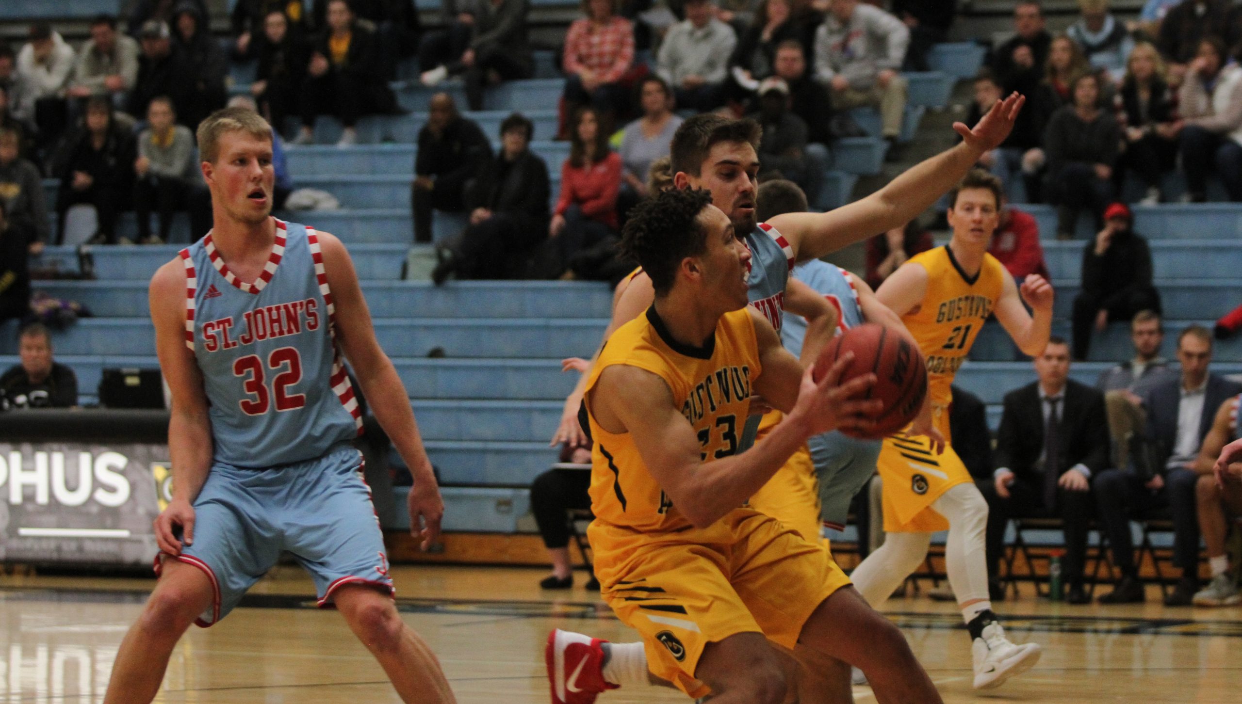 Men’s Basketball Falls to No. 11 Johnnies