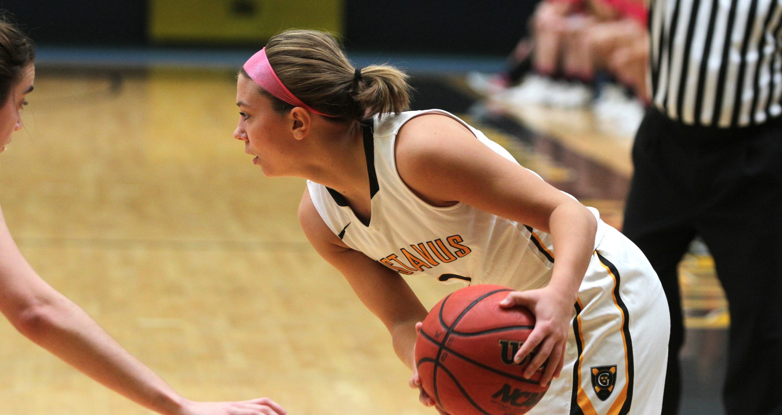 Women’s Basketball Cruises to 73-43 Win at Carleton