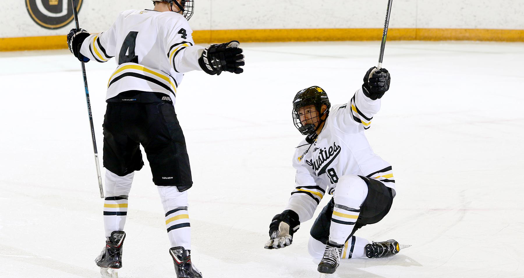 Men’s Hockey Heads Into Bye Week With Convincing 5-1 Win Over Saint Mary’s