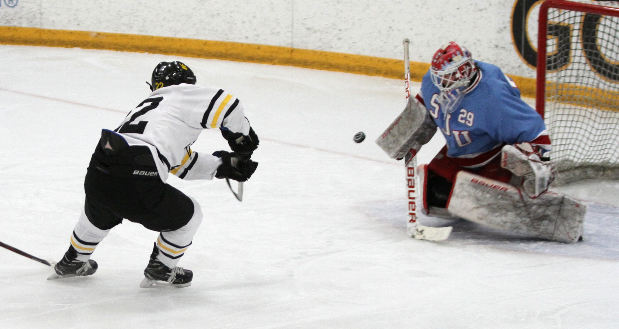 Men’s Hockey Drops Offensive Battle 7-5 to Saint John’s