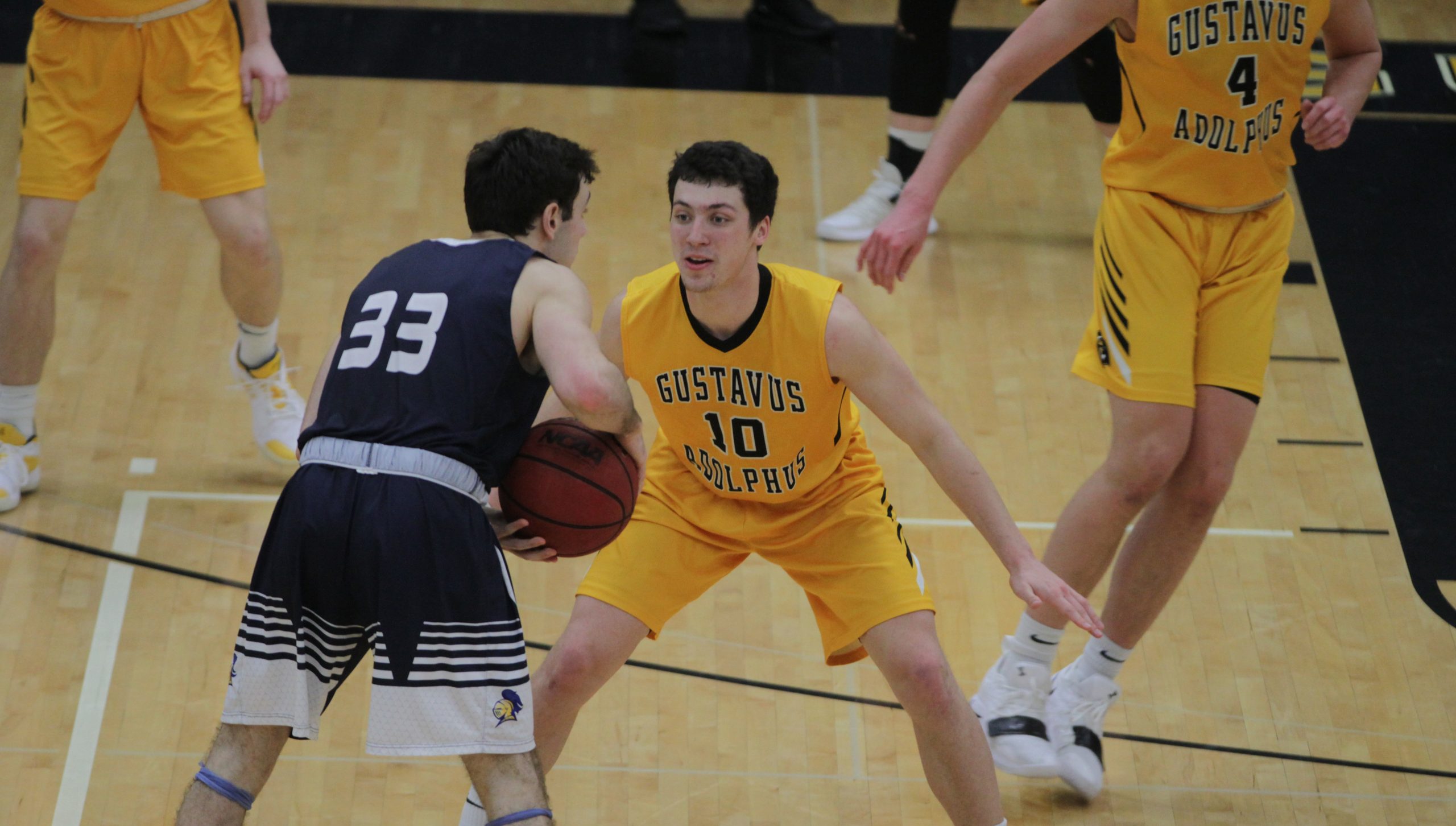 Men’s Basketball Wins Defensive Battle With Carleton 67-61