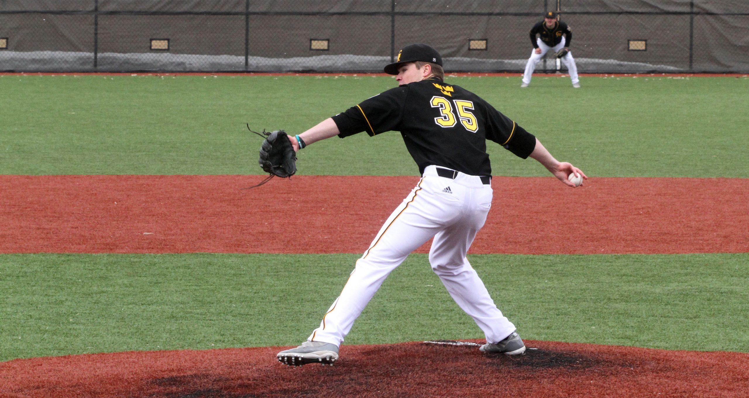 Baseball Splits MIAC Opener with Macalester