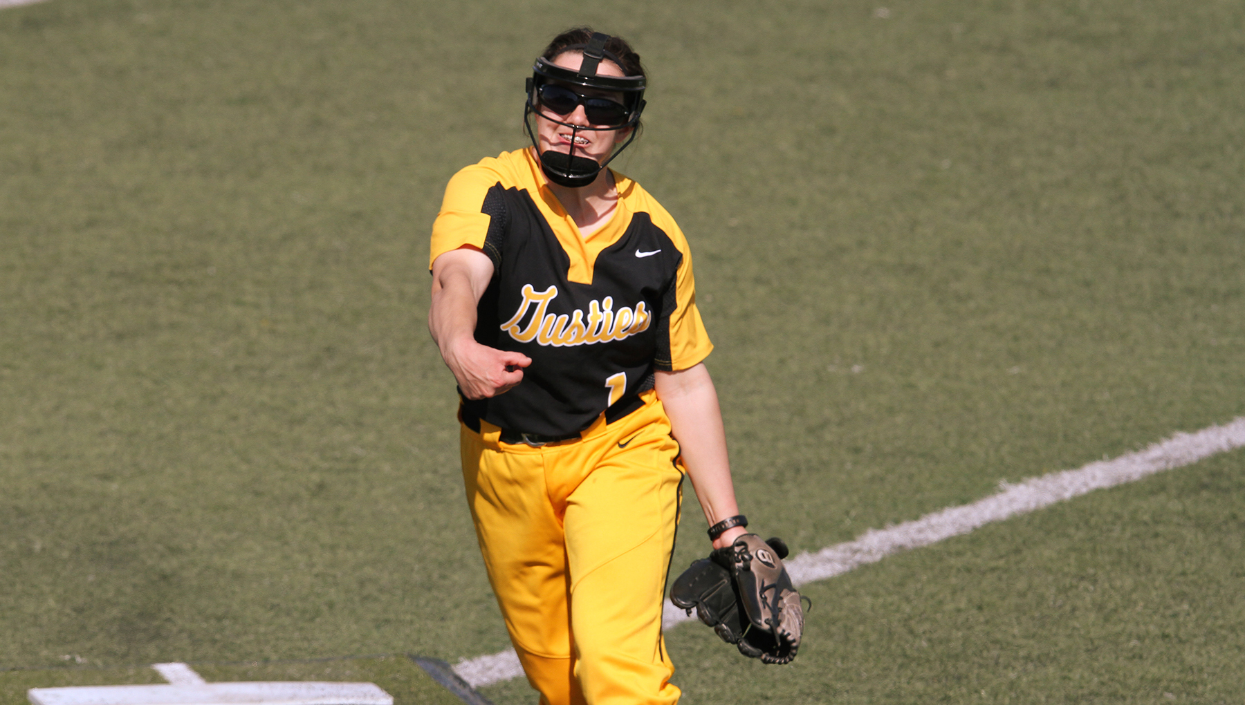 Softball Starts Spring Trip with a Pair of Victories