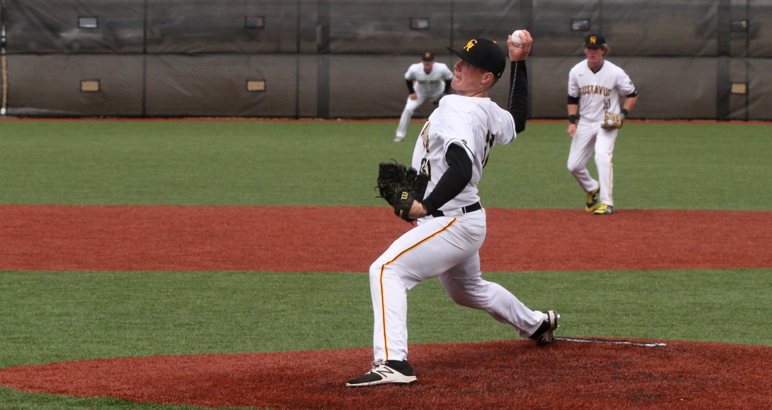 Baseball Wins Extra Inning Shutout in Game One, Drops Game Two at Saint John’s