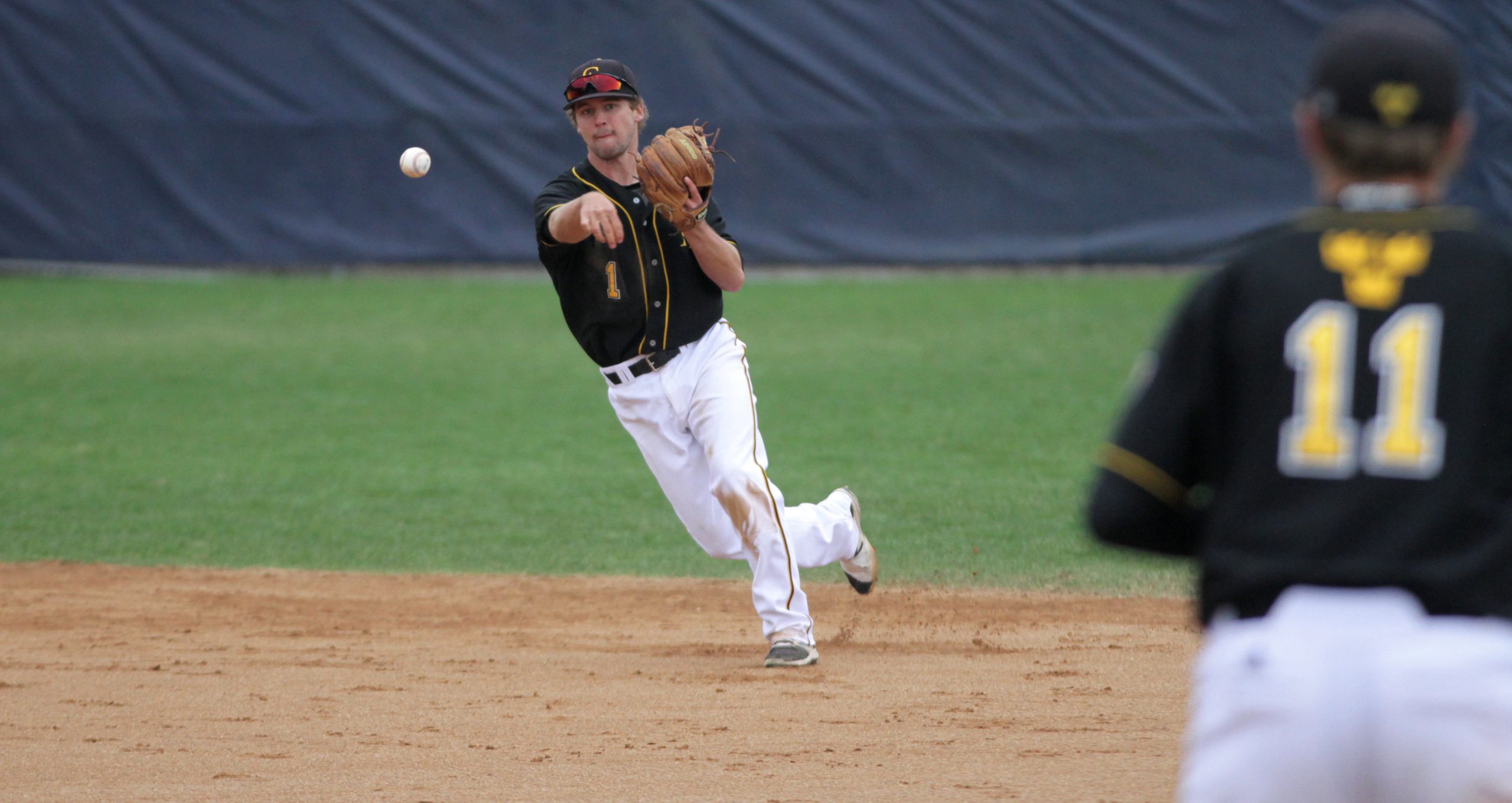 Baseball Splits at Saint Mary’s, Will Play for MIAC Title Saturday