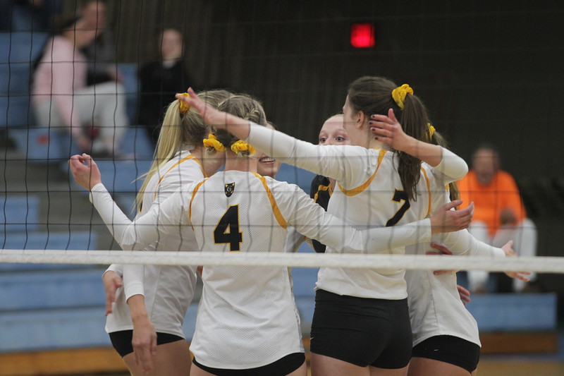 Volleyball Drops Match to No. 12 Saint Benedict 3-1