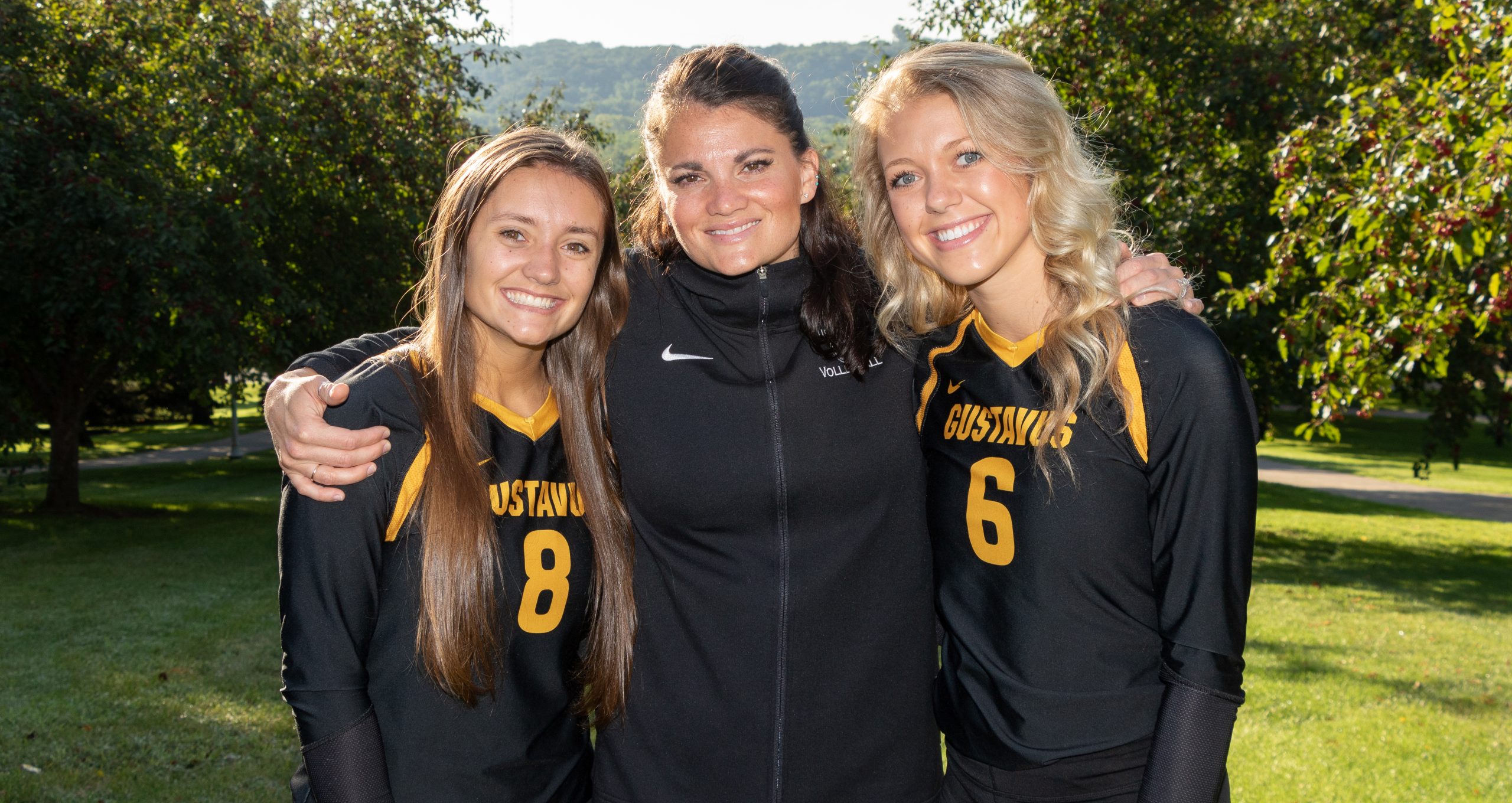 Volleyball Hosts Macalester Wednesday for Senior Night