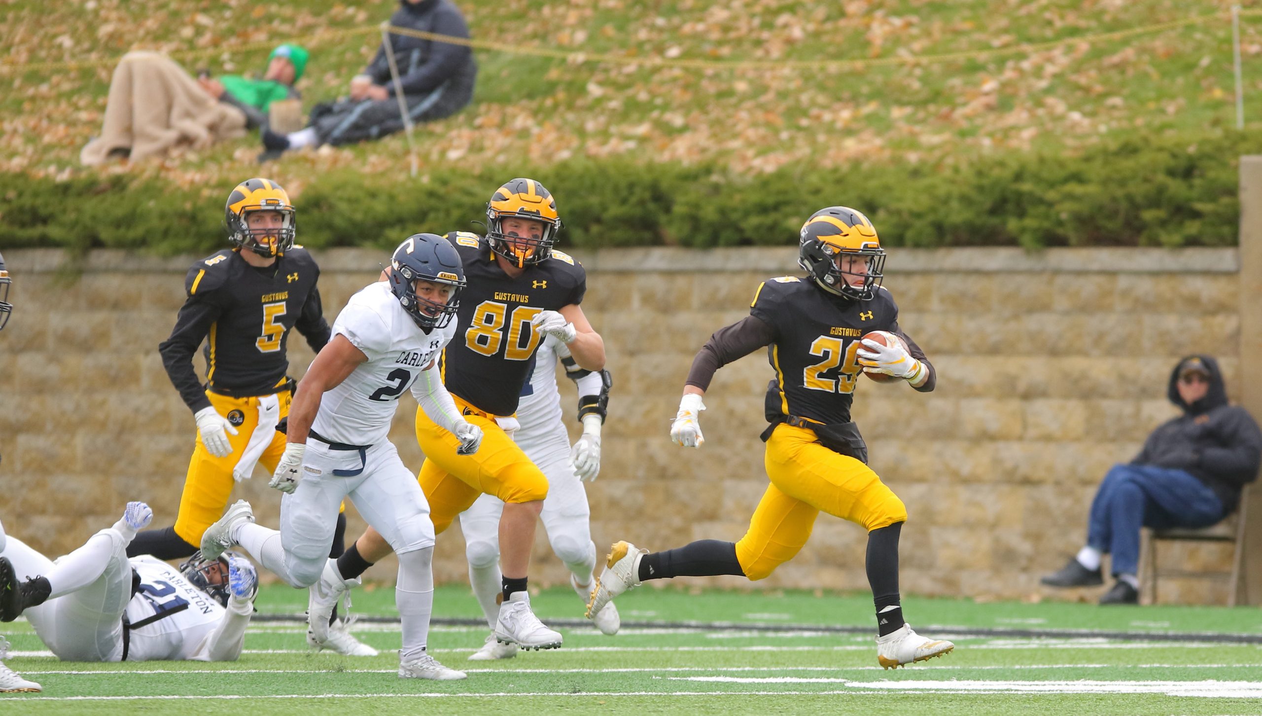 Football Travels to St. Thomas for Key MIAC Matchup