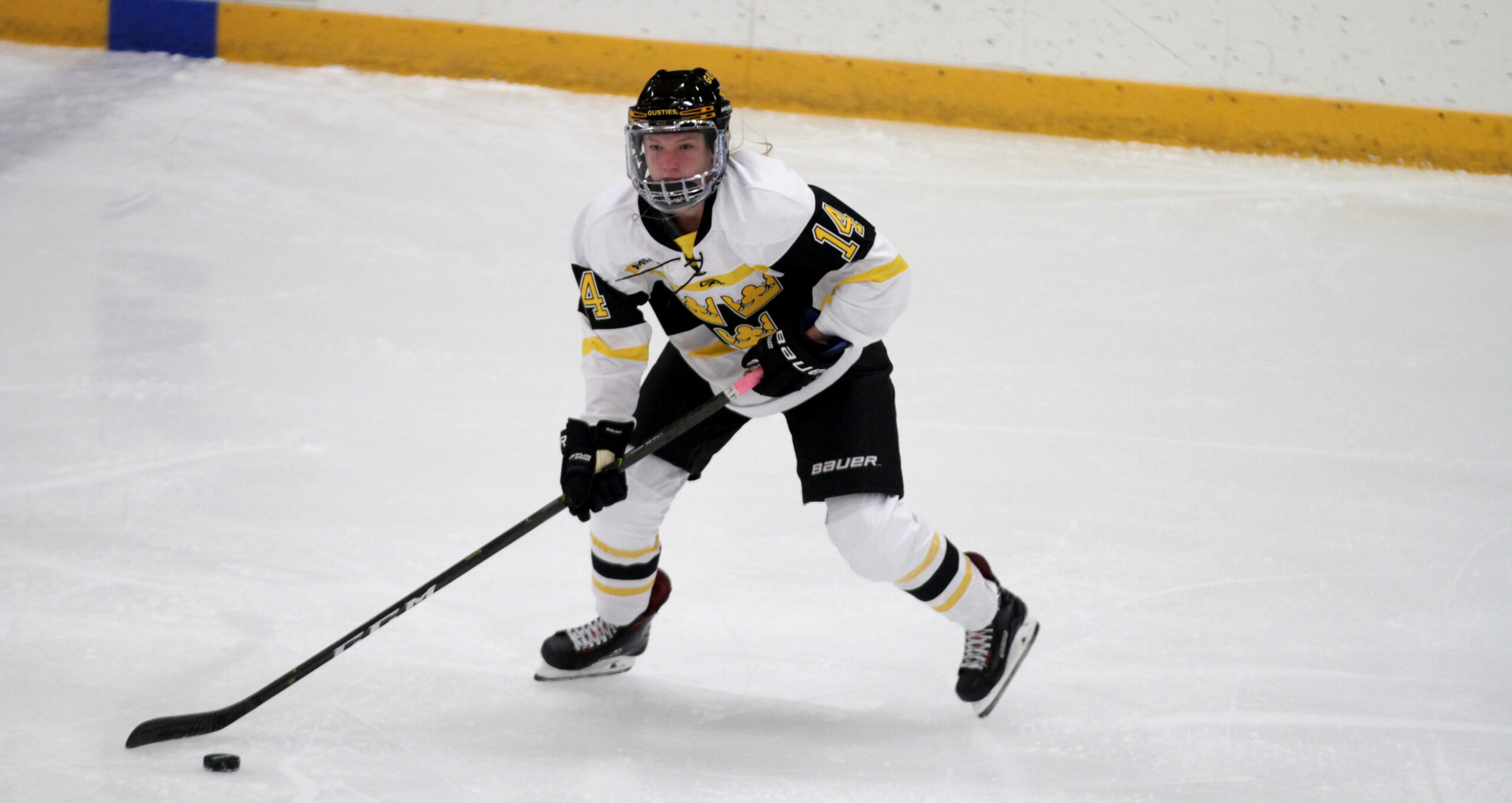 Women’s Hockey Beats Augsburg 4-2