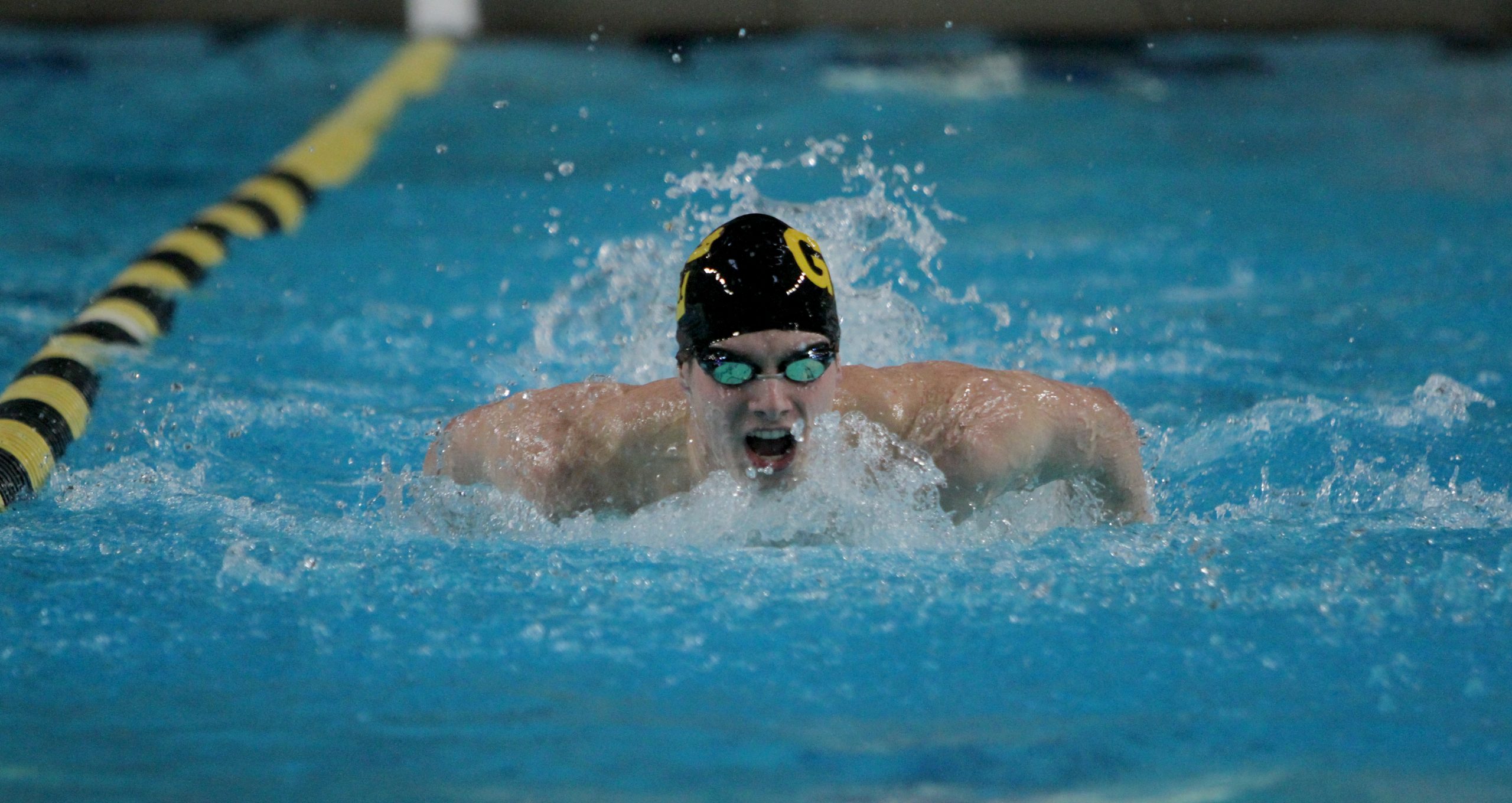 Larson Earns MIAC Men’s Swimmer of the Week