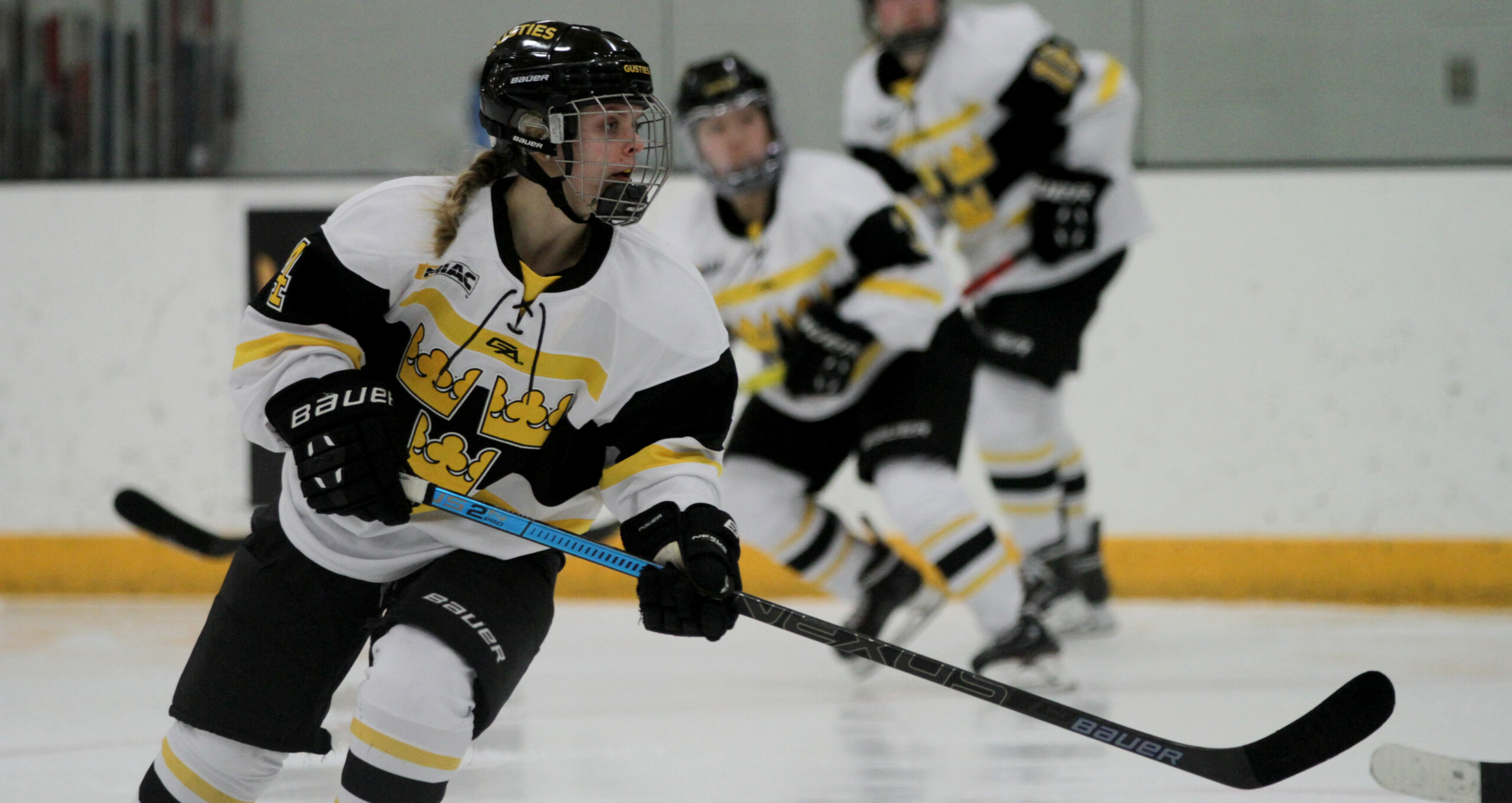 Women’s Hockey Rebounds with 5-1 Win Over Saint Mary’s