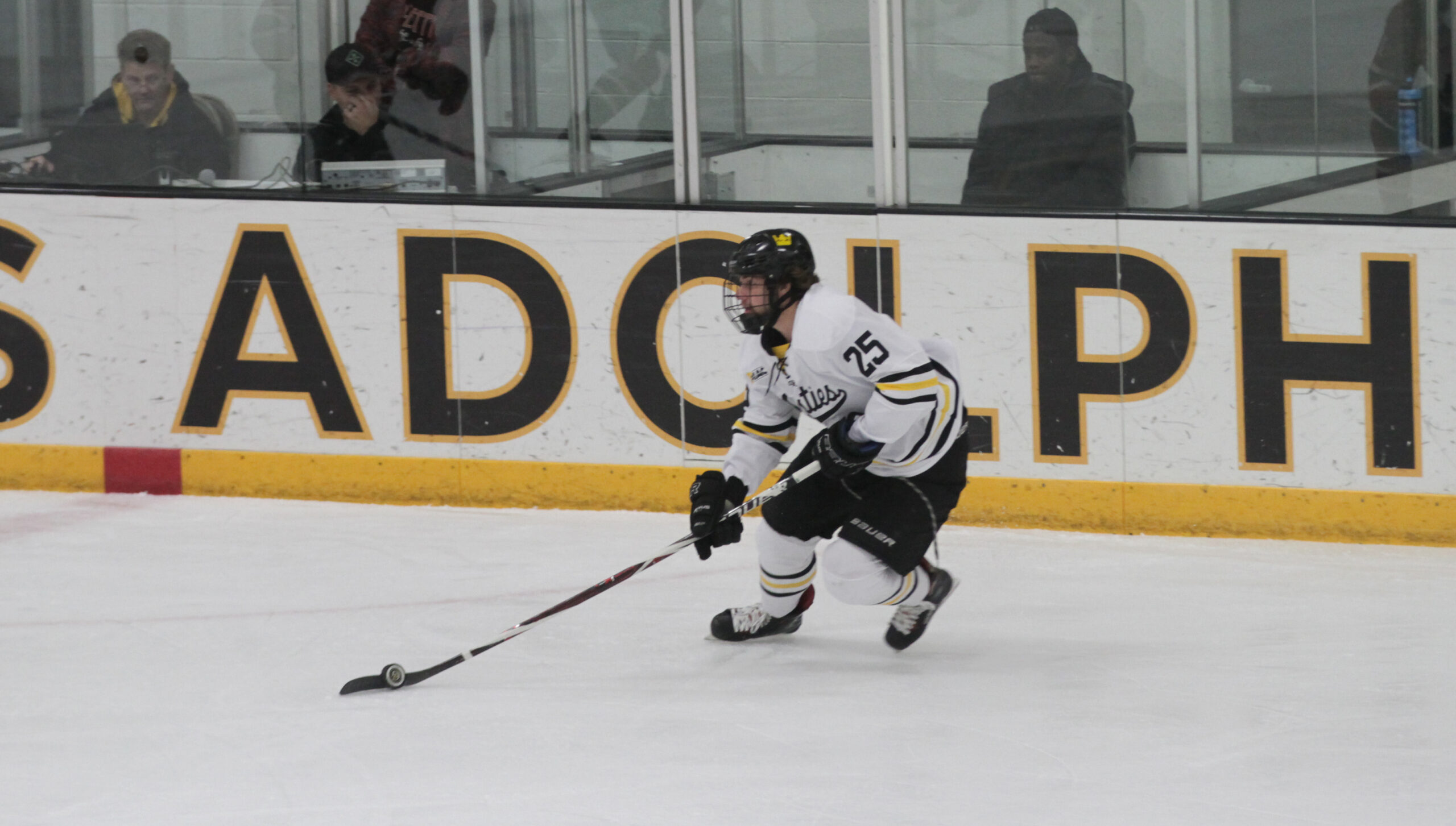 Men’s Hockey Falls to St. Scholastica 4-1