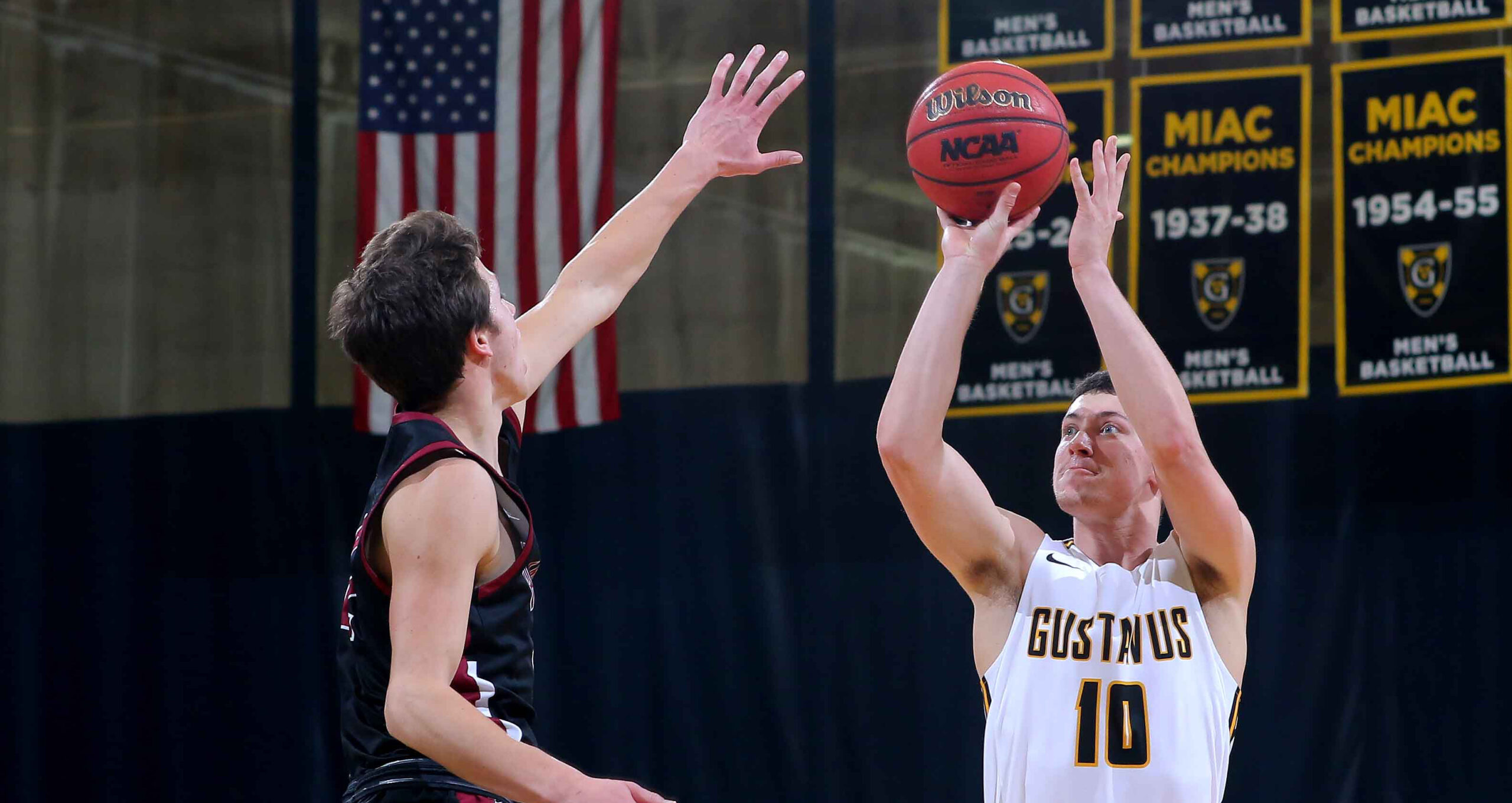 Men’s Hoops Strong in Overtime, Beats Hamline 88-81