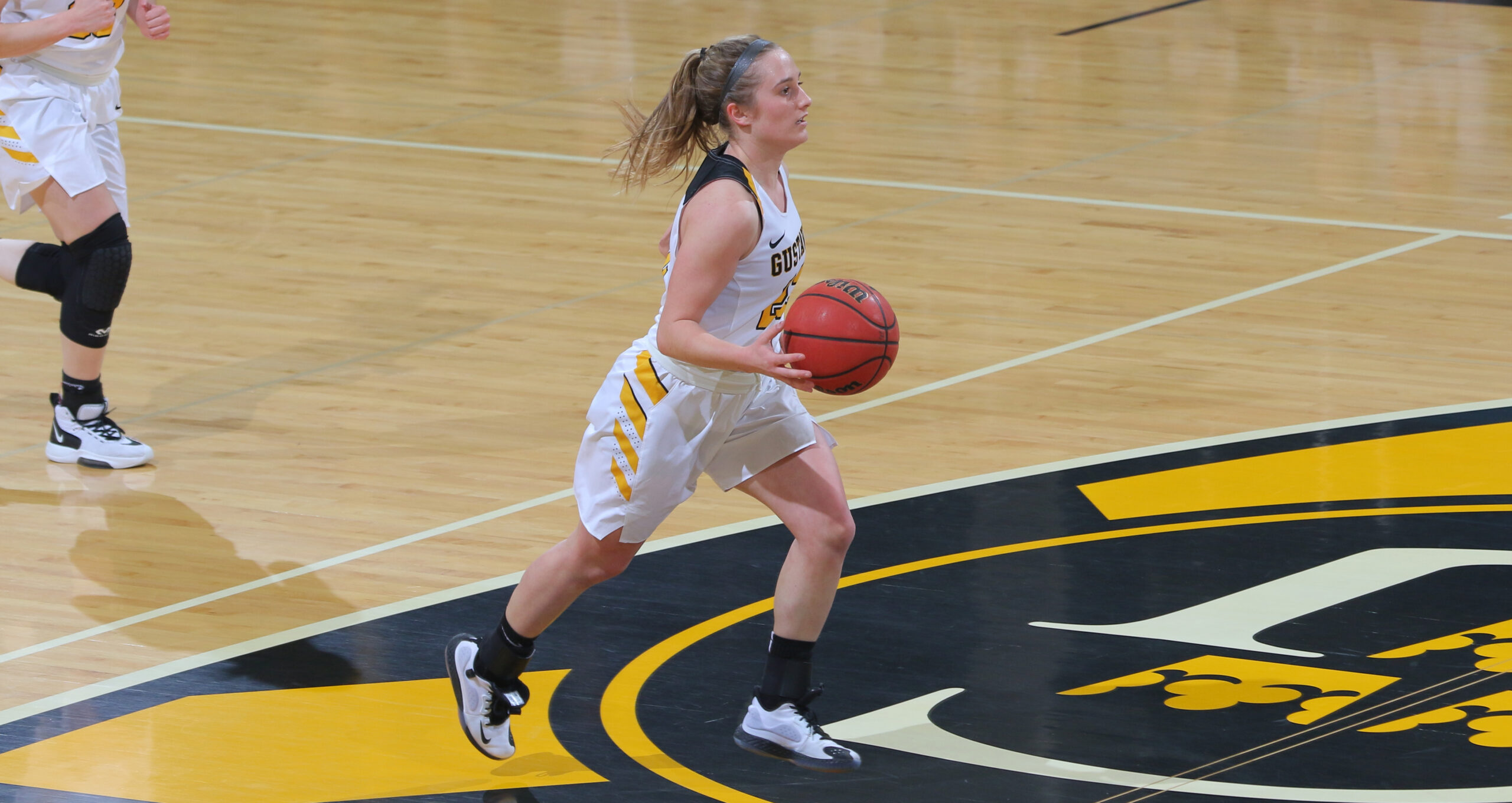 Gonsorowski’s Career High Leads Women’s Basketball Over Hamline