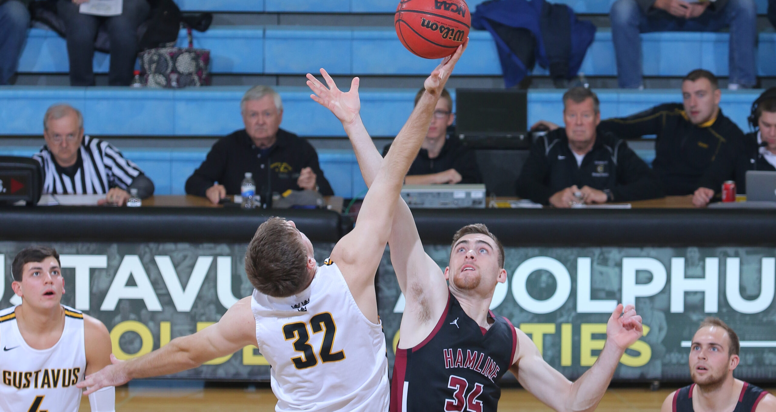 Men’s Hoops Travels to Hamline Wednesday Night