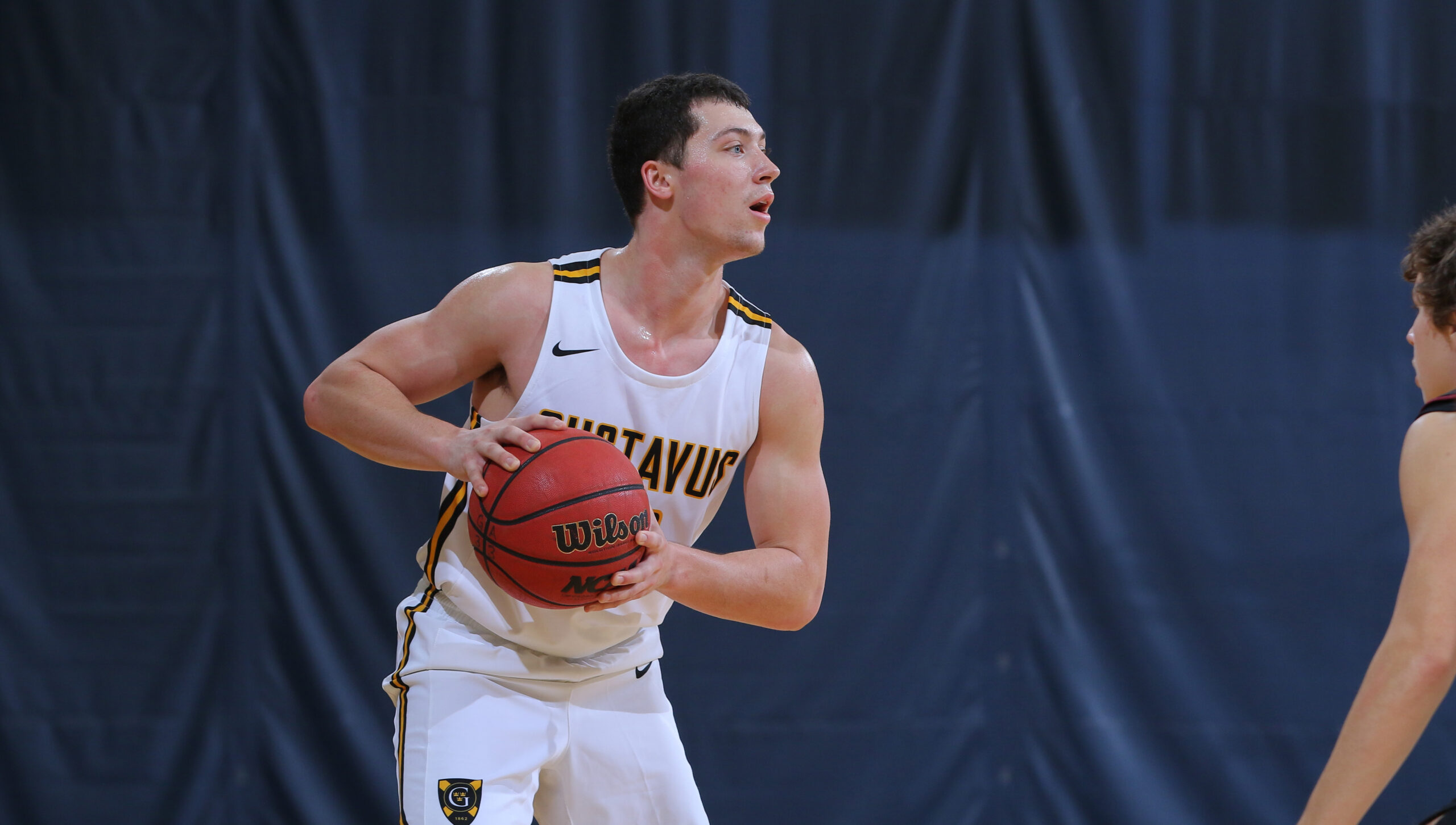 Cold Shooting Late Costs Men’s Basketball At Macalester