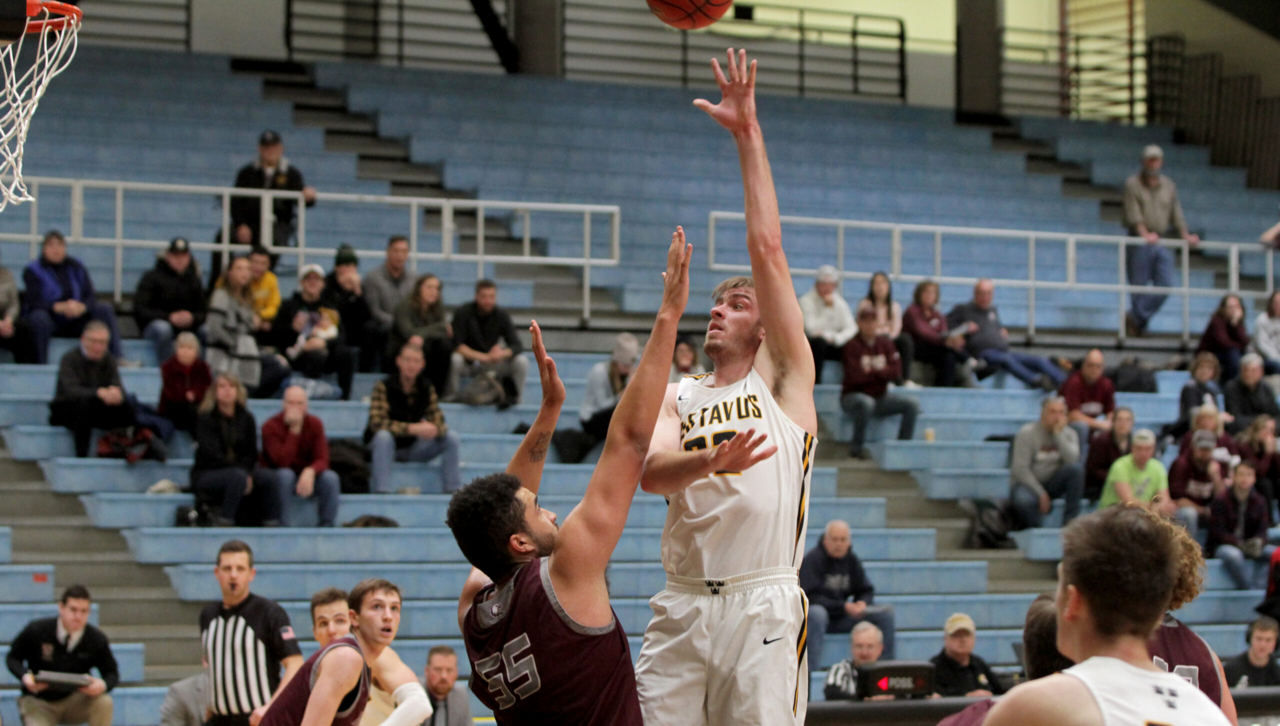 Men’s Basketball Holds on for 92-88 Win Over Augsburg