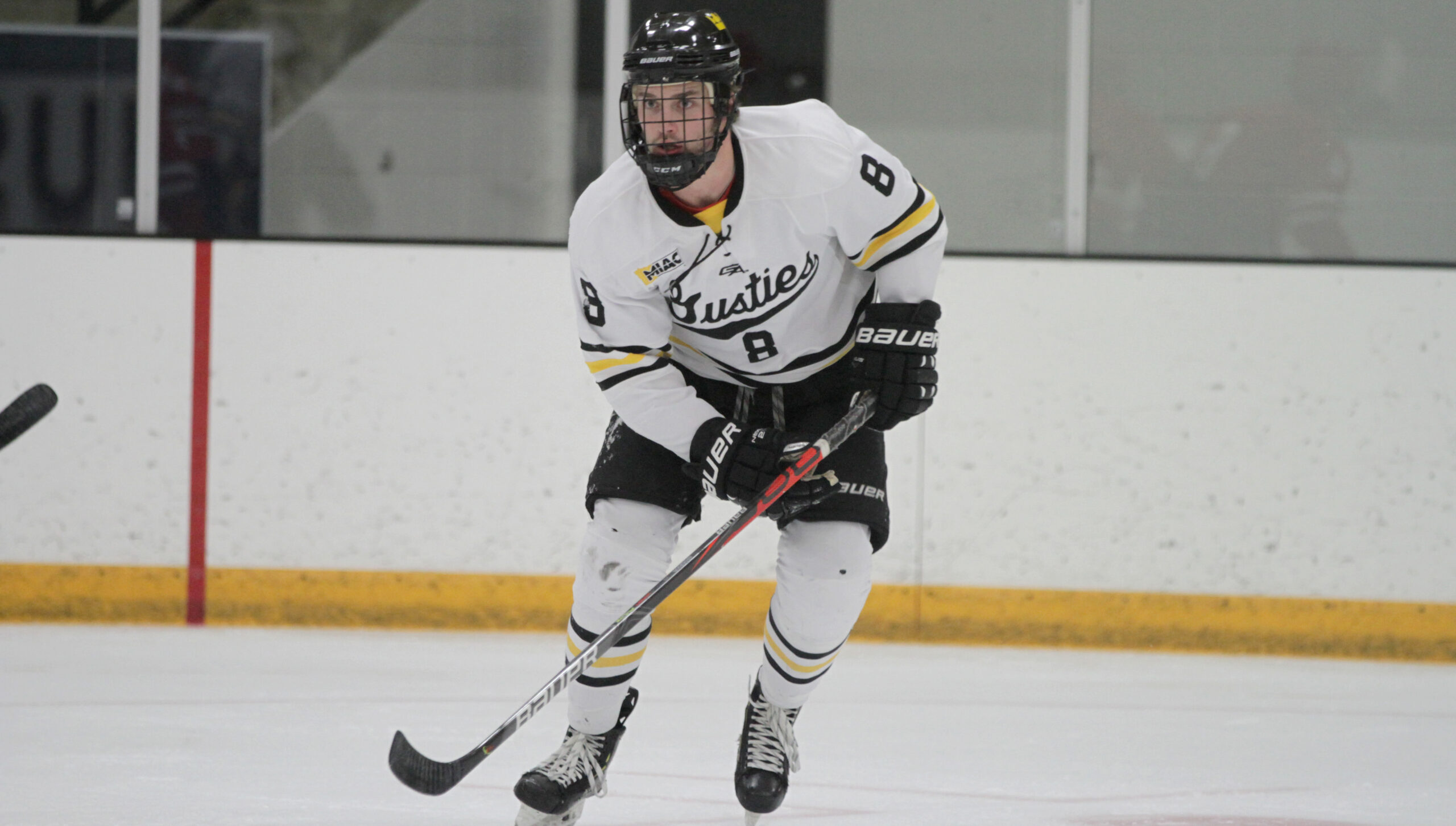 Men’s Hockey Erupts for 6-0 Win at St. Olaf