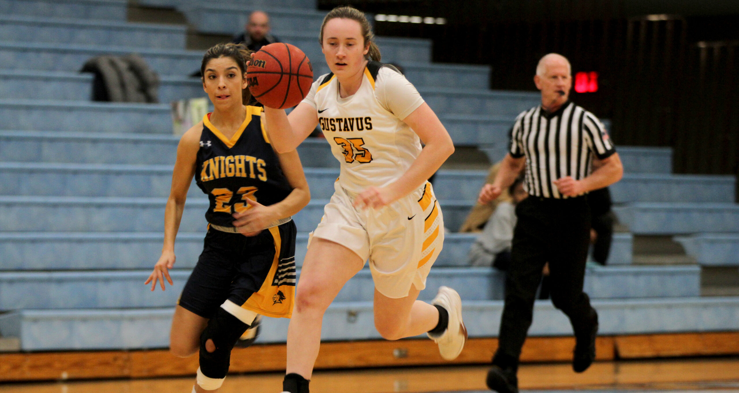 Women’s Basketball Wins Convincingly Over Carleton