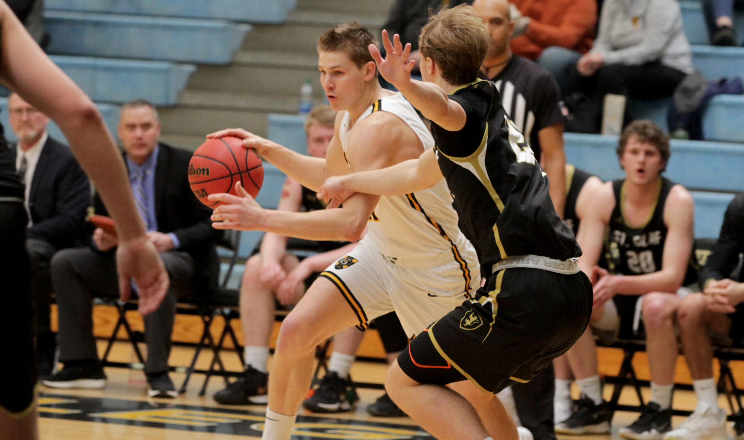 Men’s Hoops Falls at St. Olaf 84-67