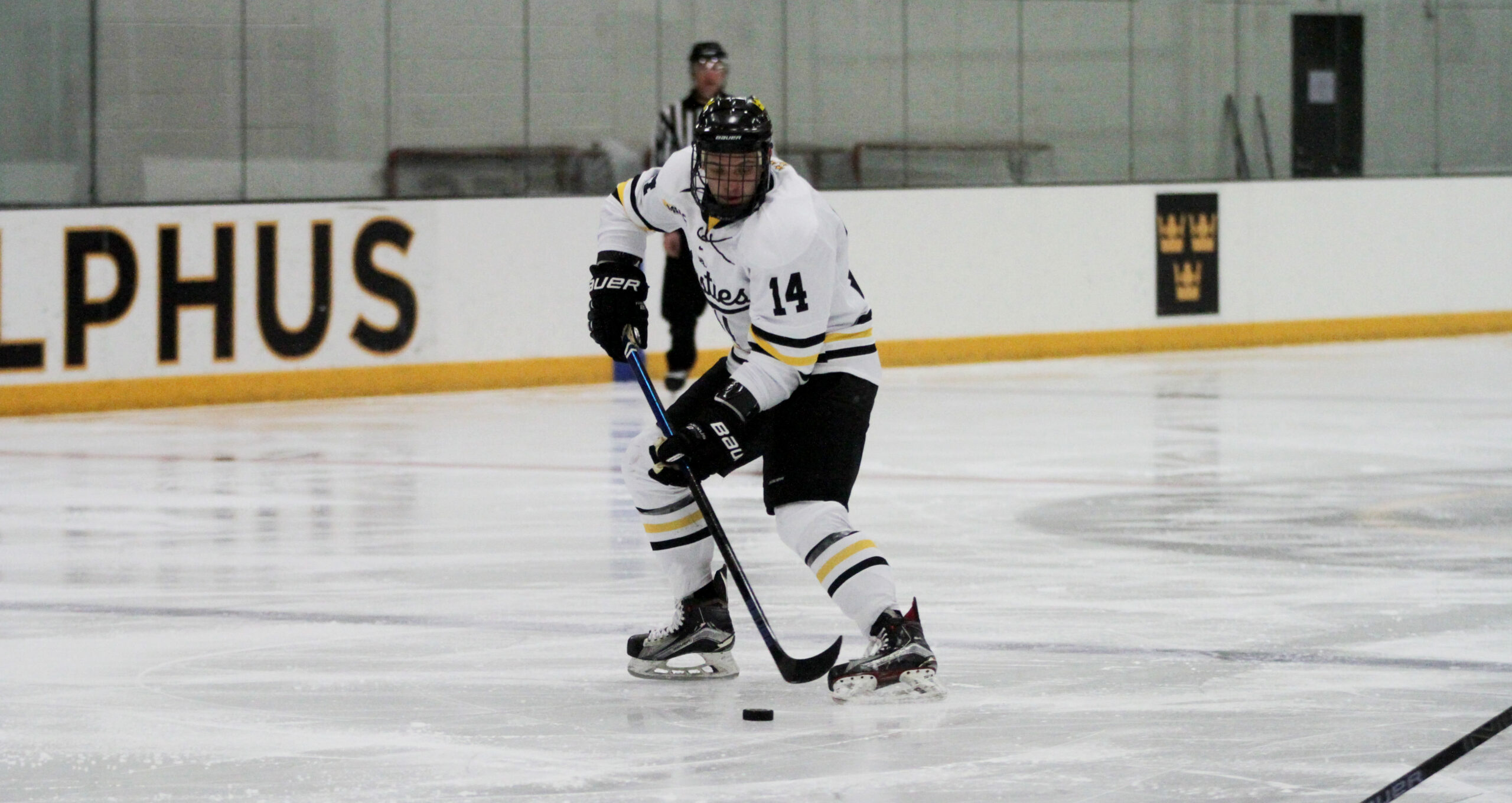 Men’s Hockey Drops Season Opener 7-2 at Augsburg