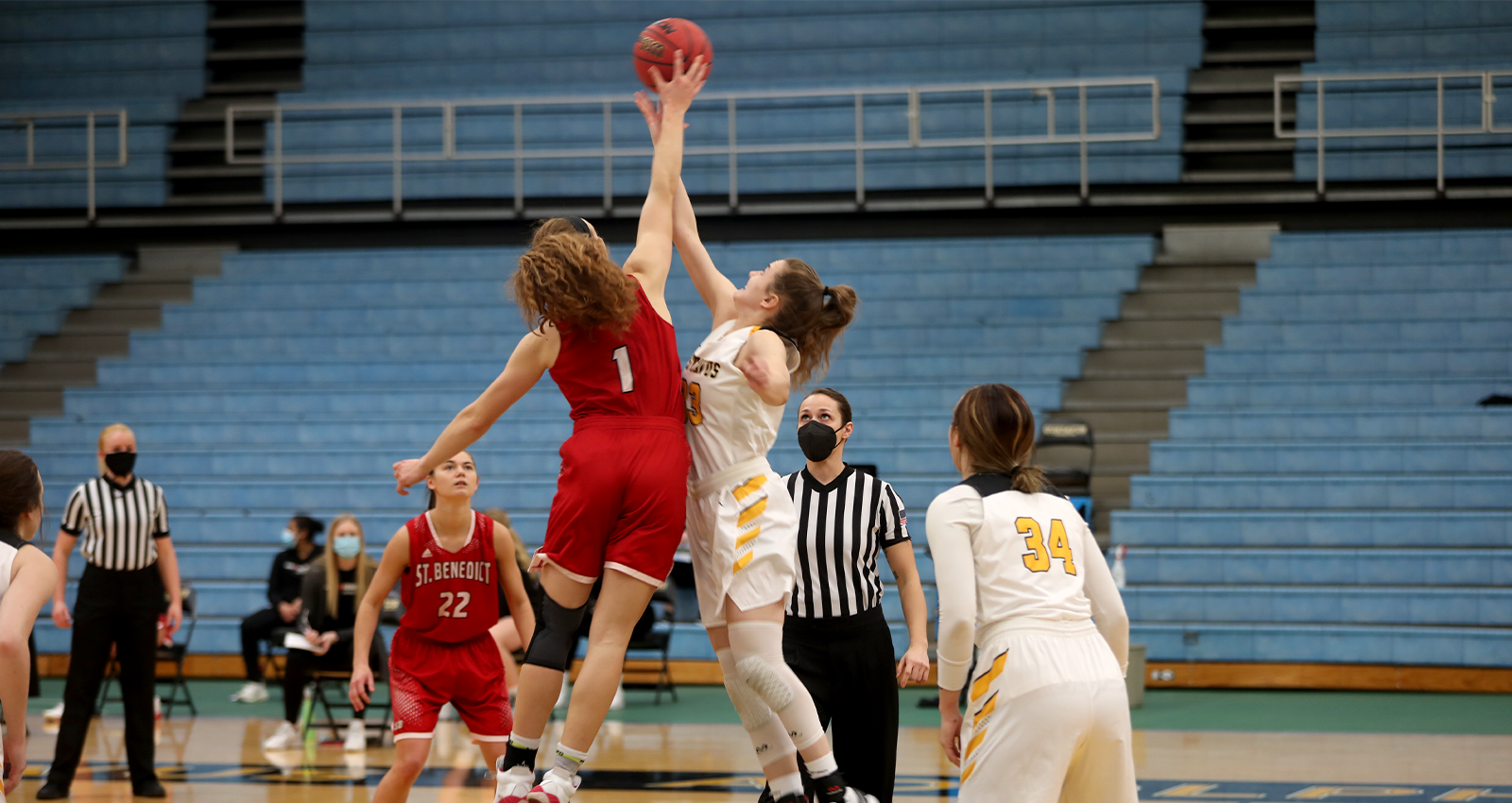 Women’s Basketball Tops Saint Ben’s 76-66