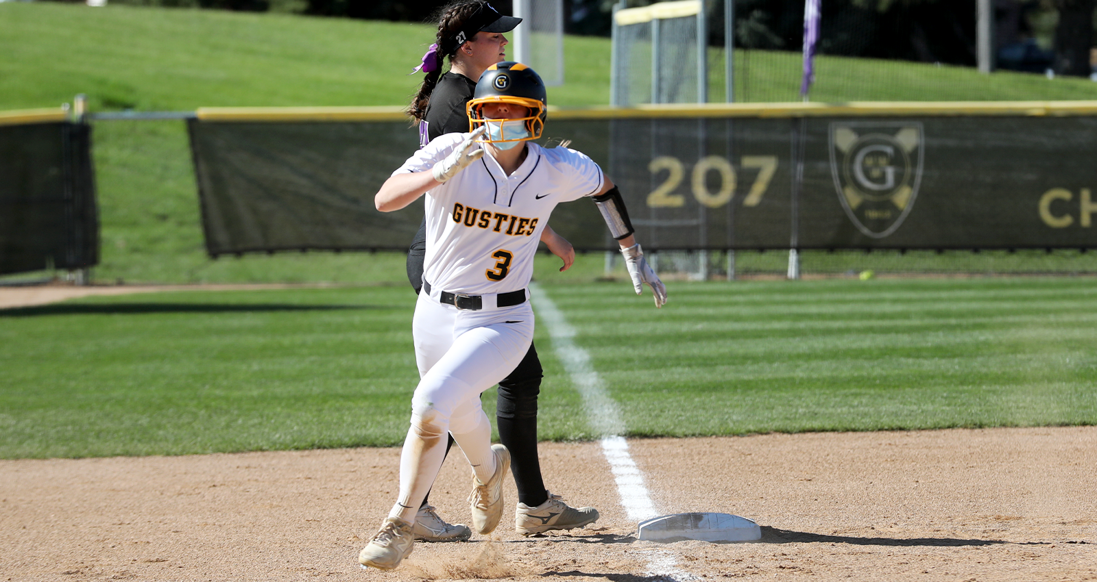 Softball Picks Up Second Straight Sweep