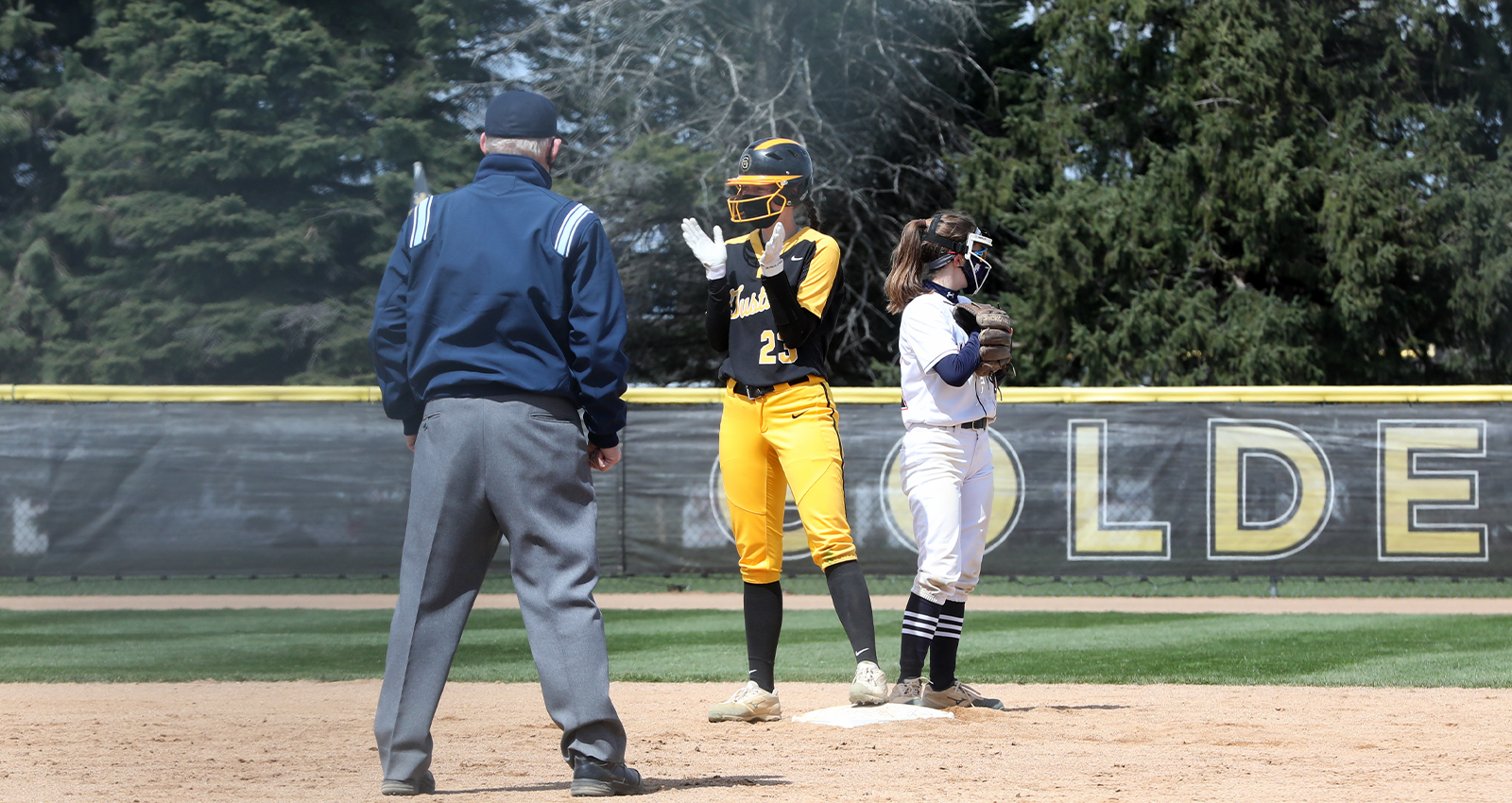 Softball Earns Split With Macalester