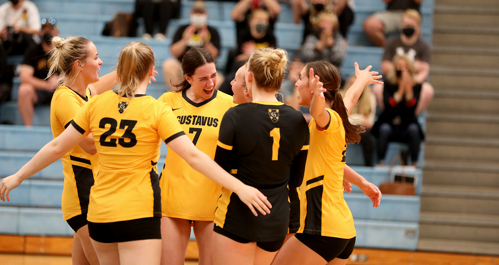 Volleyball Shuts Out Saint Mary’s, Claims MIAC Championship