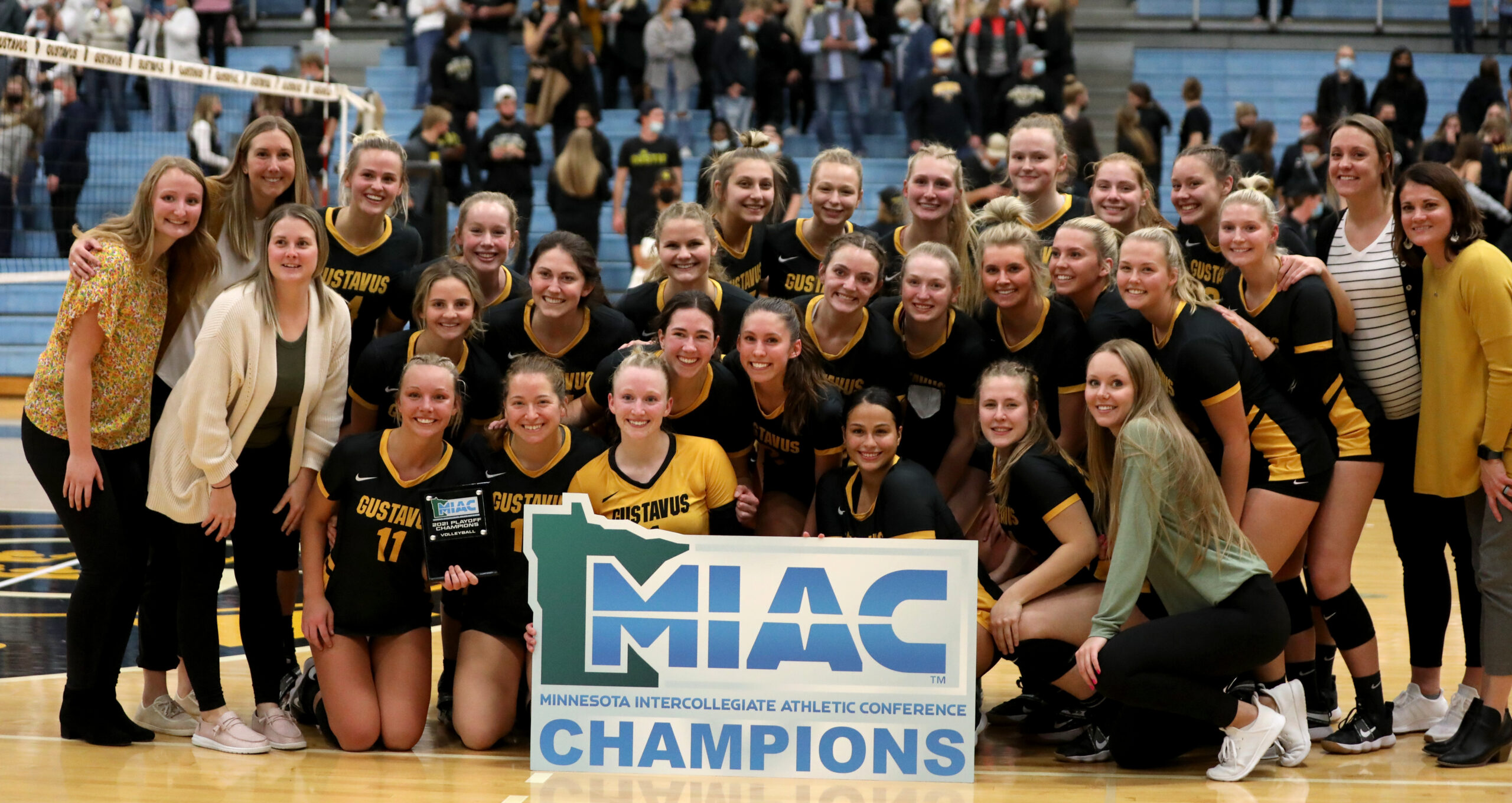 Volleyball Wins MIAC Championship, Advances To NCAA Tourney