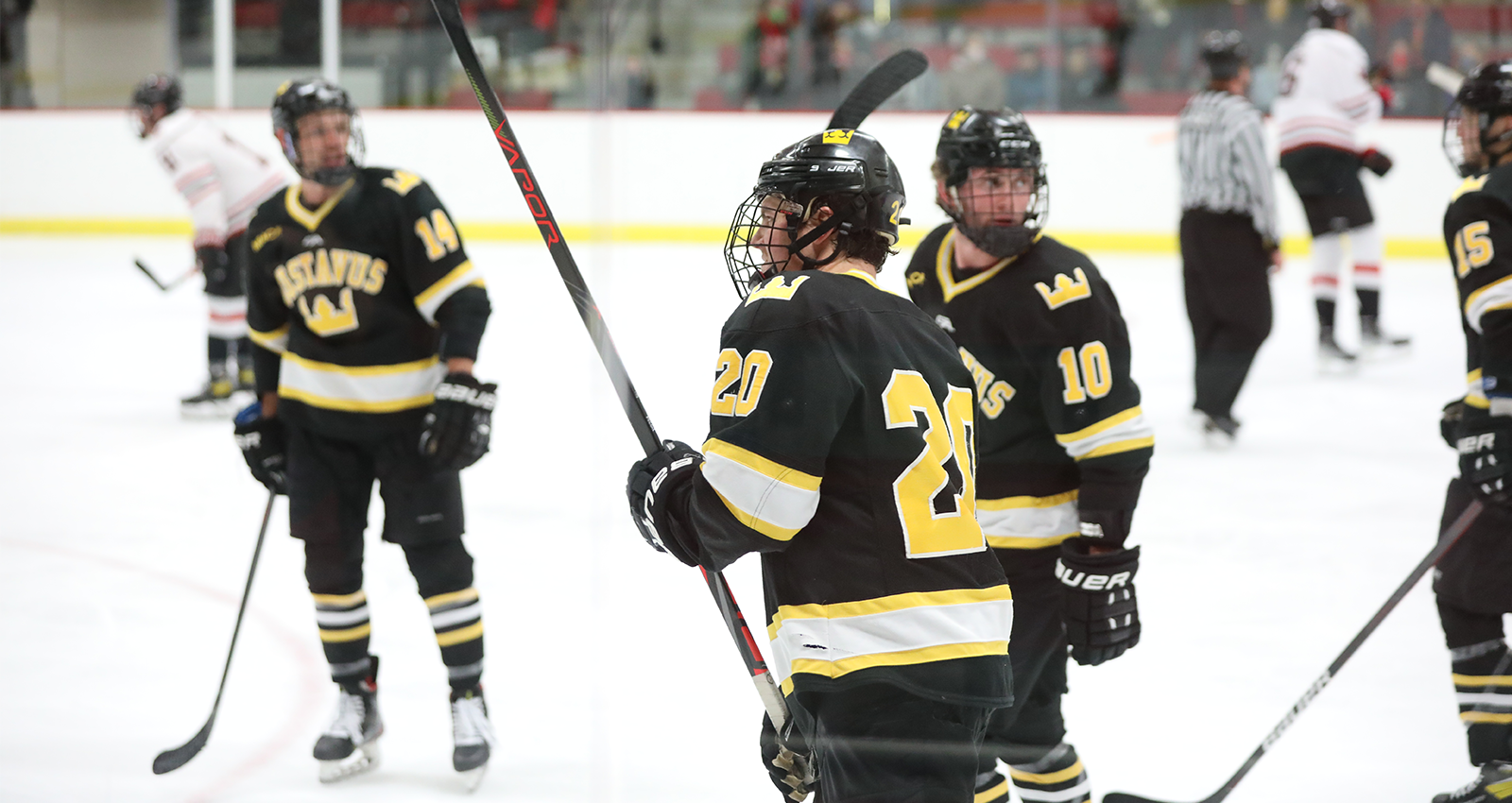 Men’s Hockey Falls 5-2 at Bethel