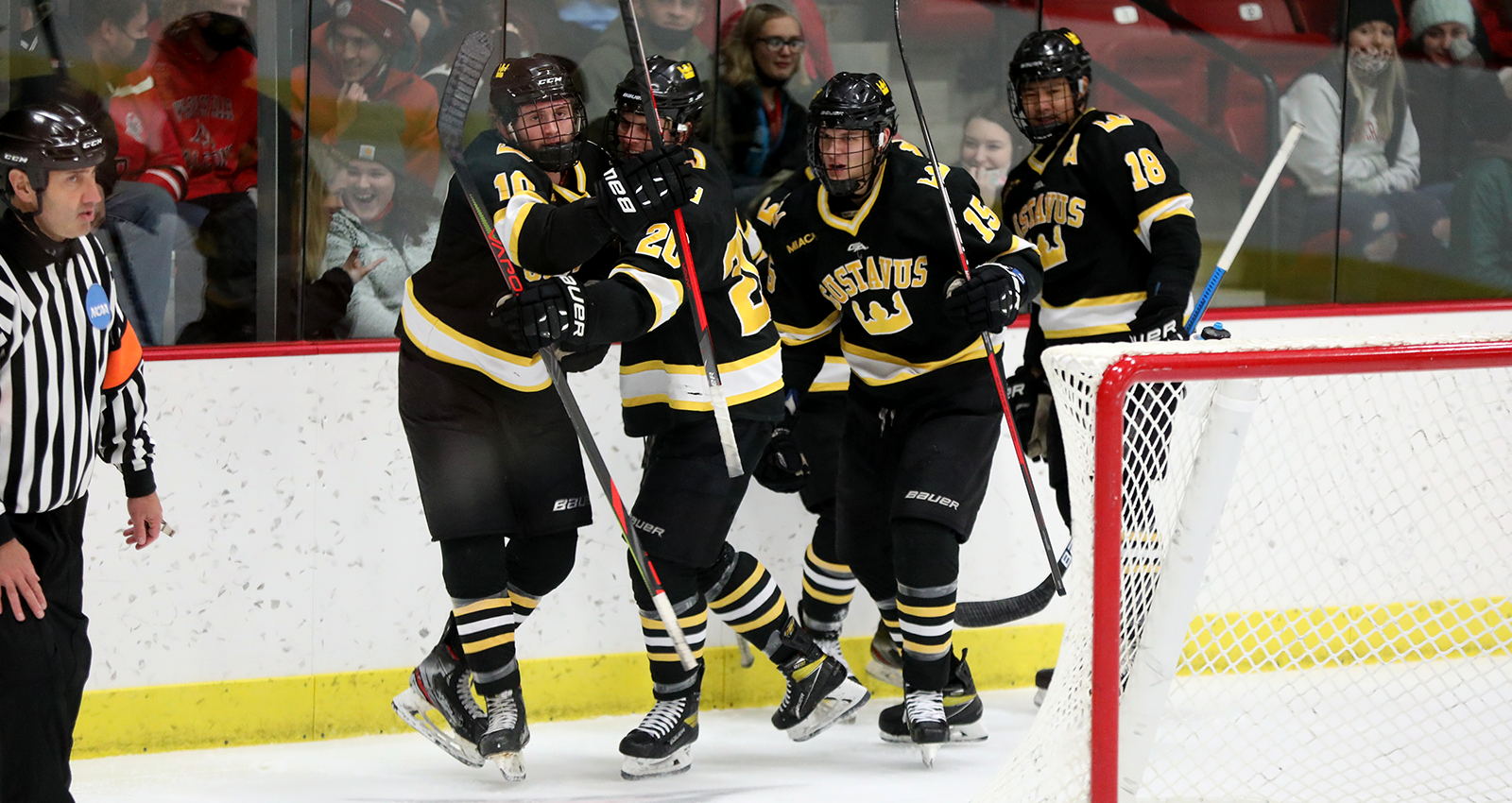 Men’s Hockey Wins 7-2 at Concordia-Wisconsin