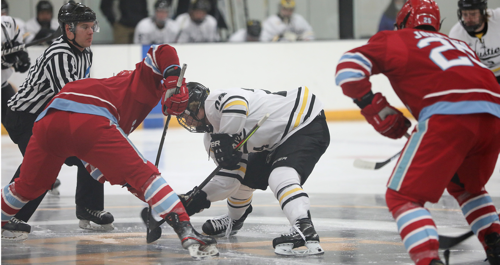 Men’s Hockey Swept by the Johnnies