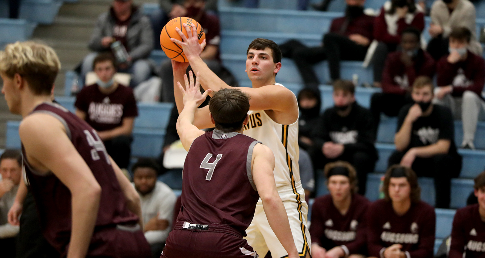 Men’s Hoops Erases Early Deficit, Storms Back to Beat Augsburg 84-81