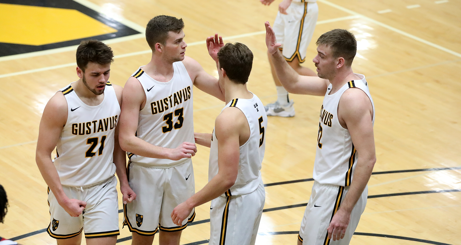 Men’s Basketball Earns Fifth Straight Win