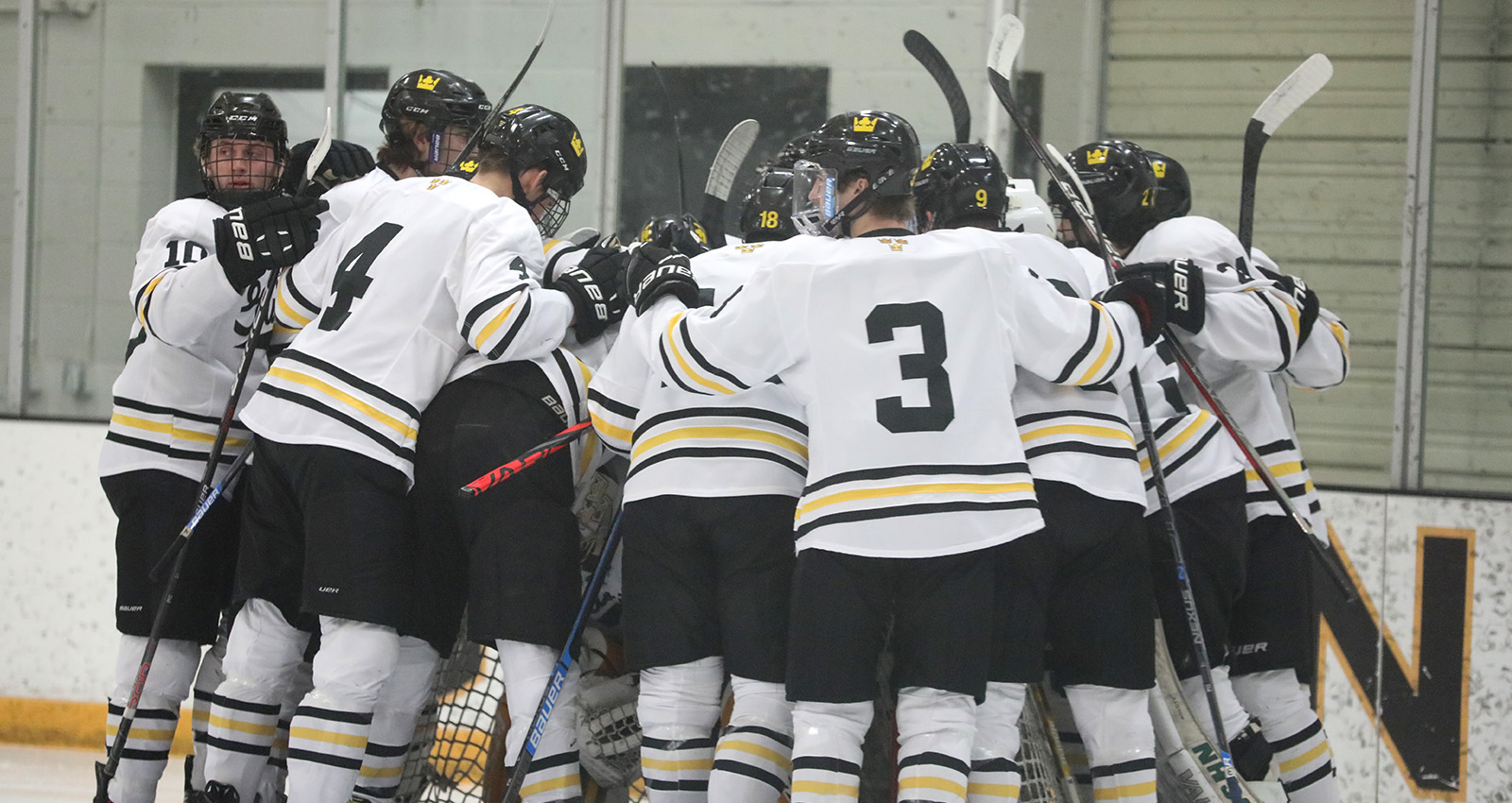 Men’s Hockey Drops Heartbreaker in OT to No. 4 Augsburg in MIAC Quarterfinals