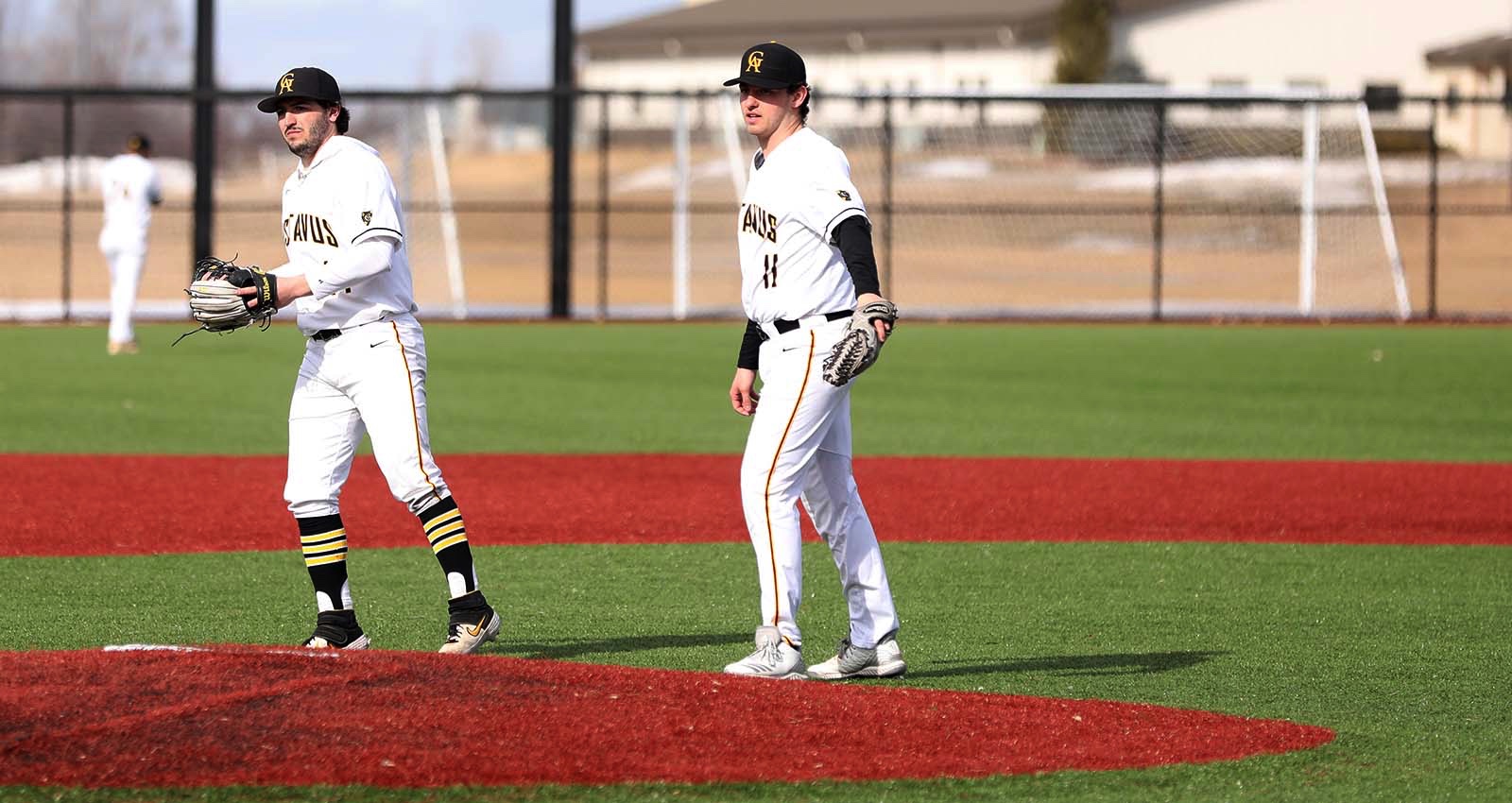 Baseball Splits Doubleheader in Final Day of Tucson Invite