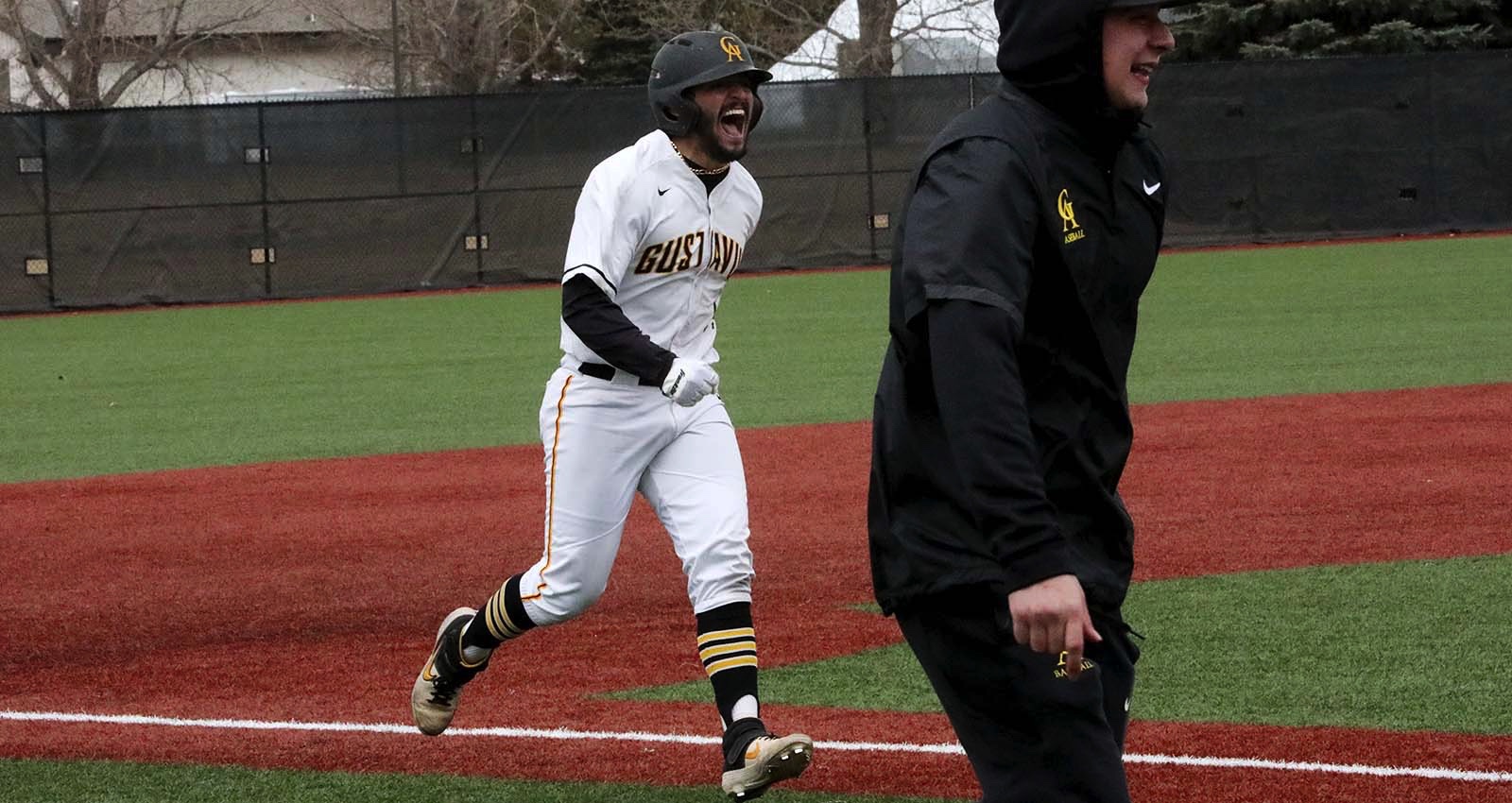 Baseball Sweeps Carleton Doubleheader