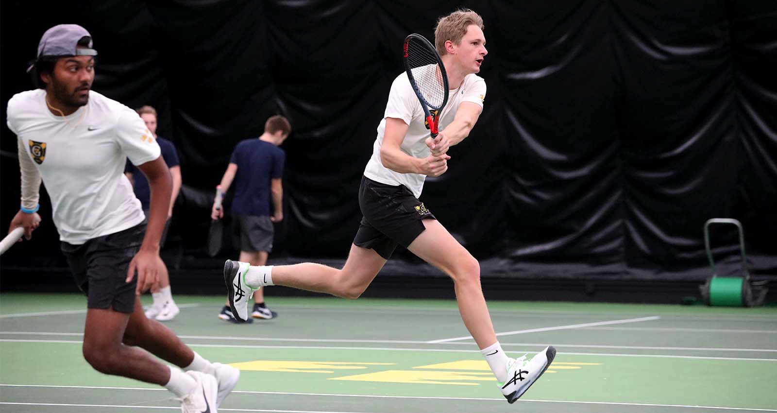 Men’s Tennis Beats Carleton 7-2