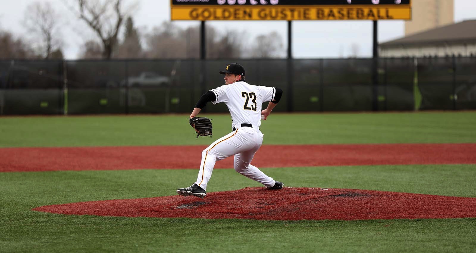 Baseball Drops a Doubleheader to the Johnnies