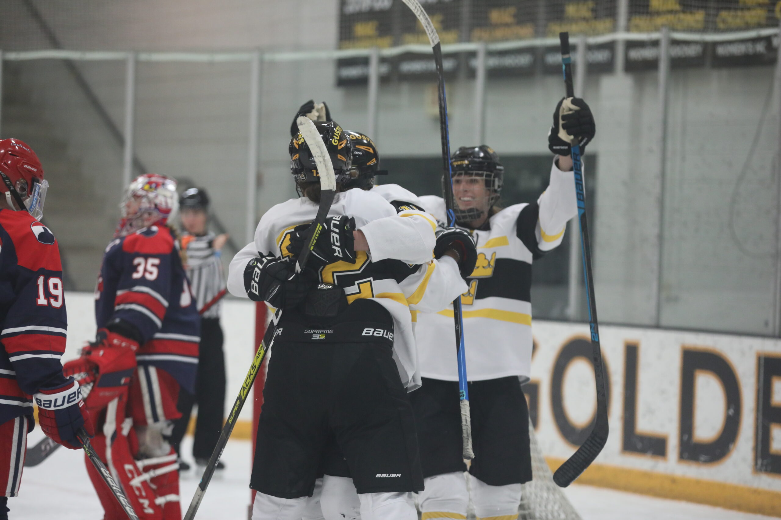 No. 1 Gusties Stay Perfect, Defeat Cardinals 4-0